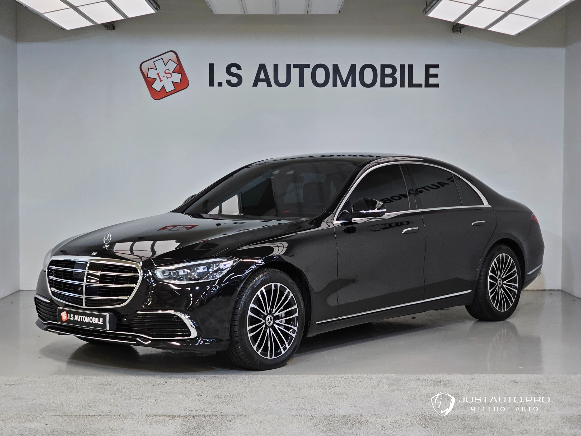 Автомобиль Mercedes-Benz S-Class