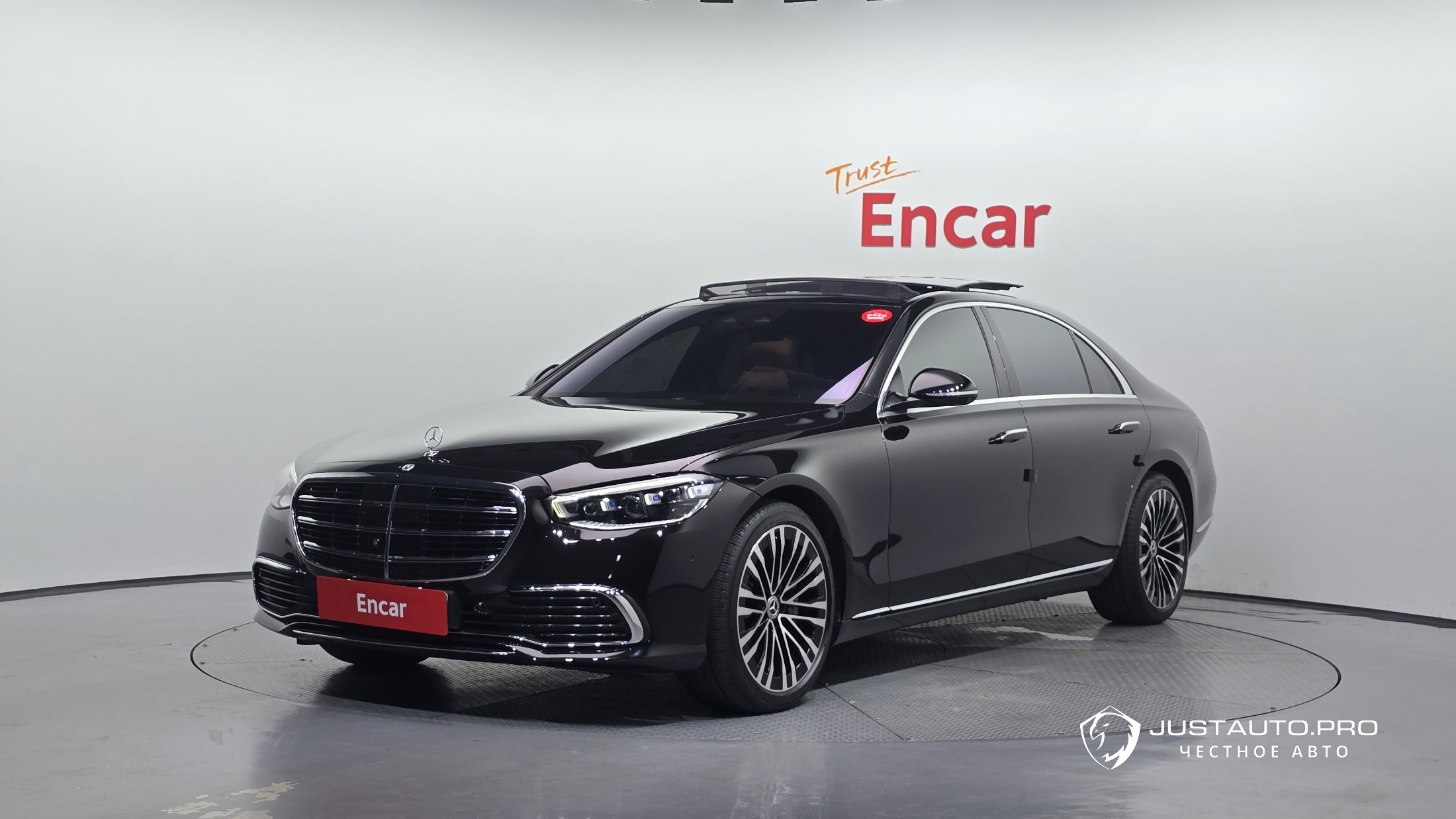 Автомобиль Mercedes-Benz S-Class