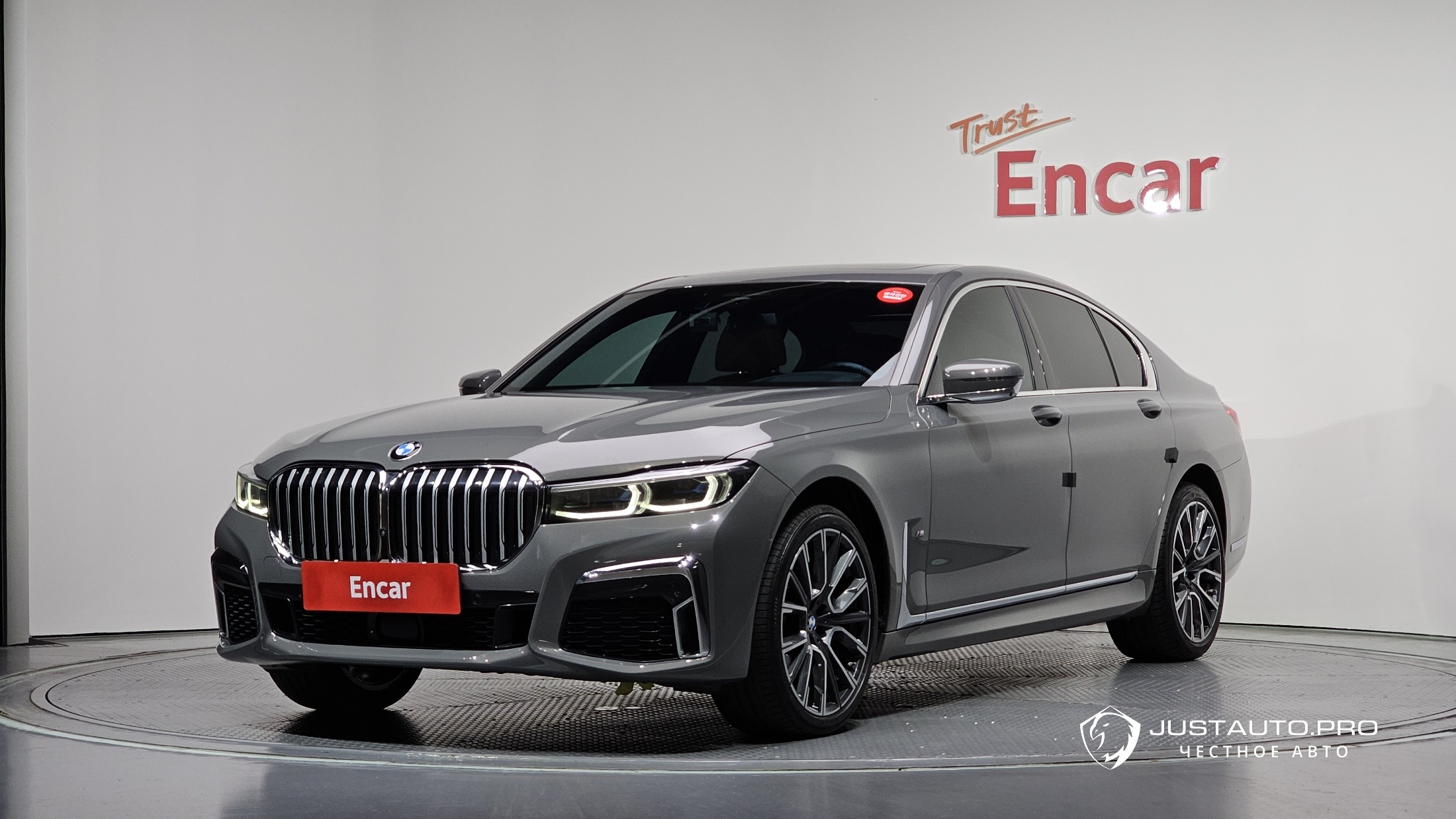 Автомобиль BMW 7-Series