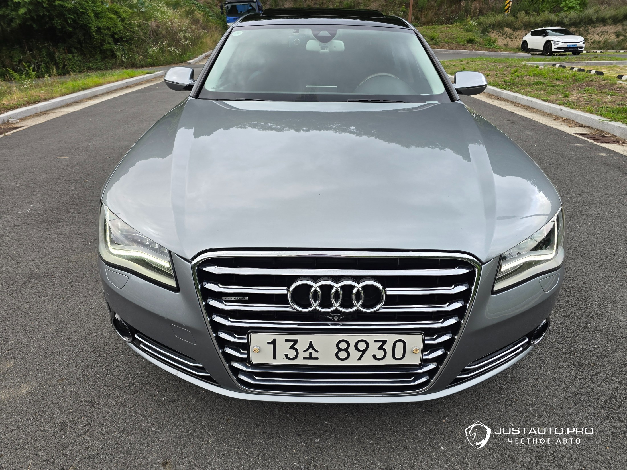 Автомобиль Audi A8