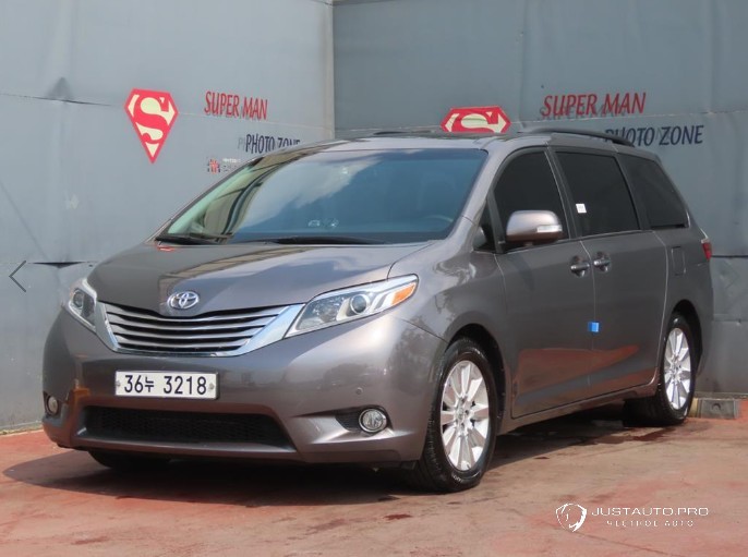 Автомобиль Toyota Sienna