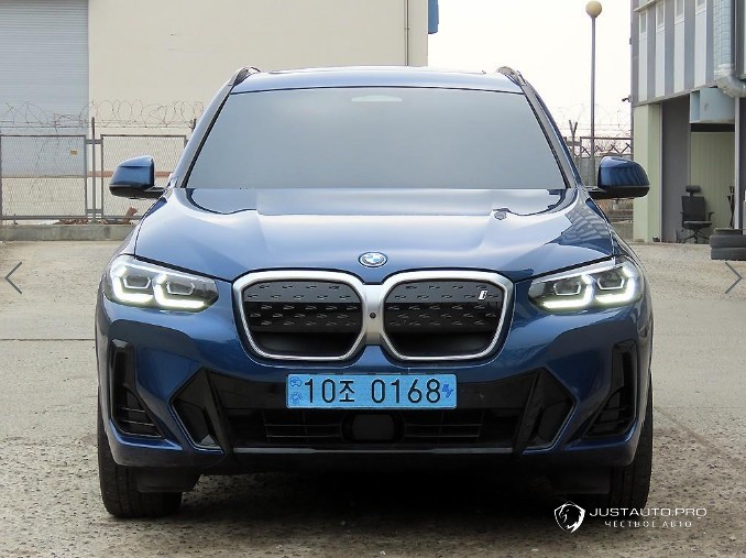 Автомобиль BMW iX3