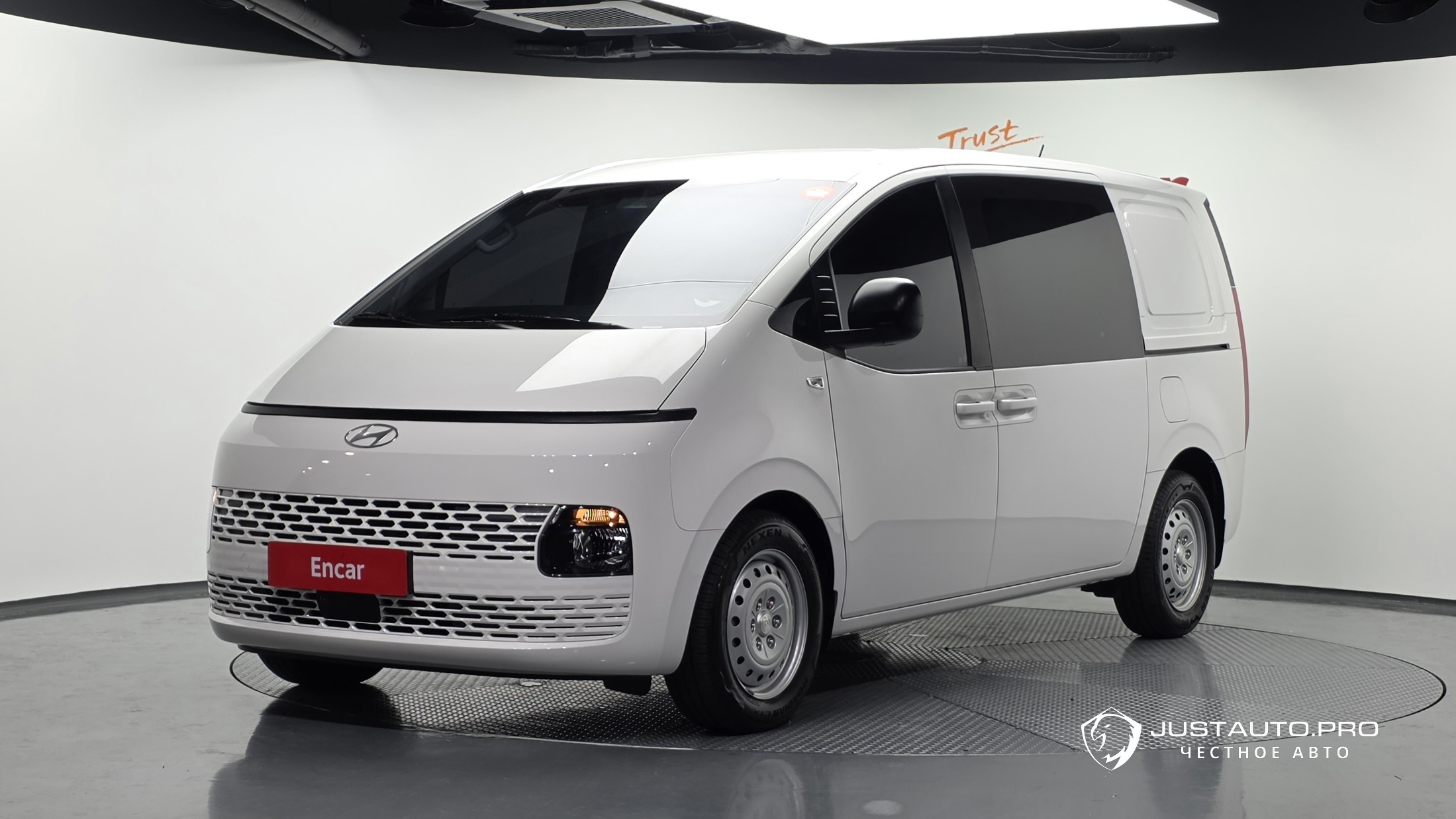 Автомобиль Hyundai Staria