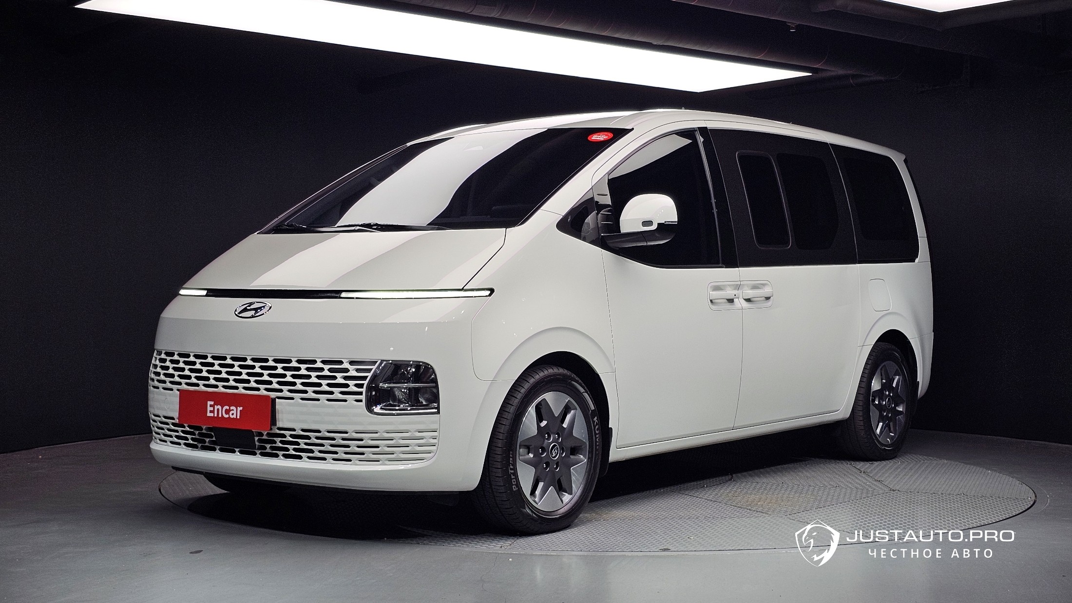 Автомобиль Hyundai Staria