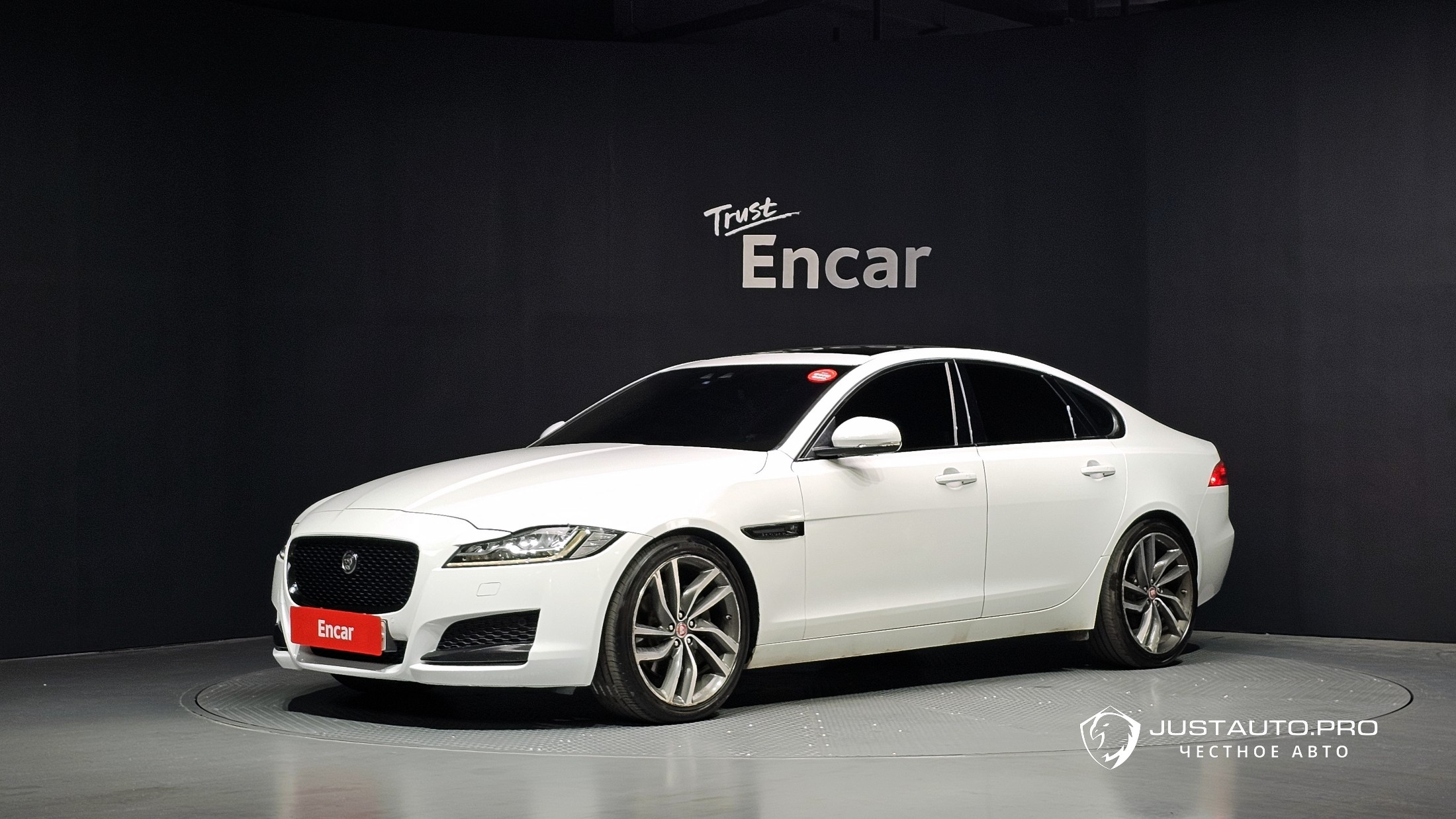 Автомобиль Jaguar XF