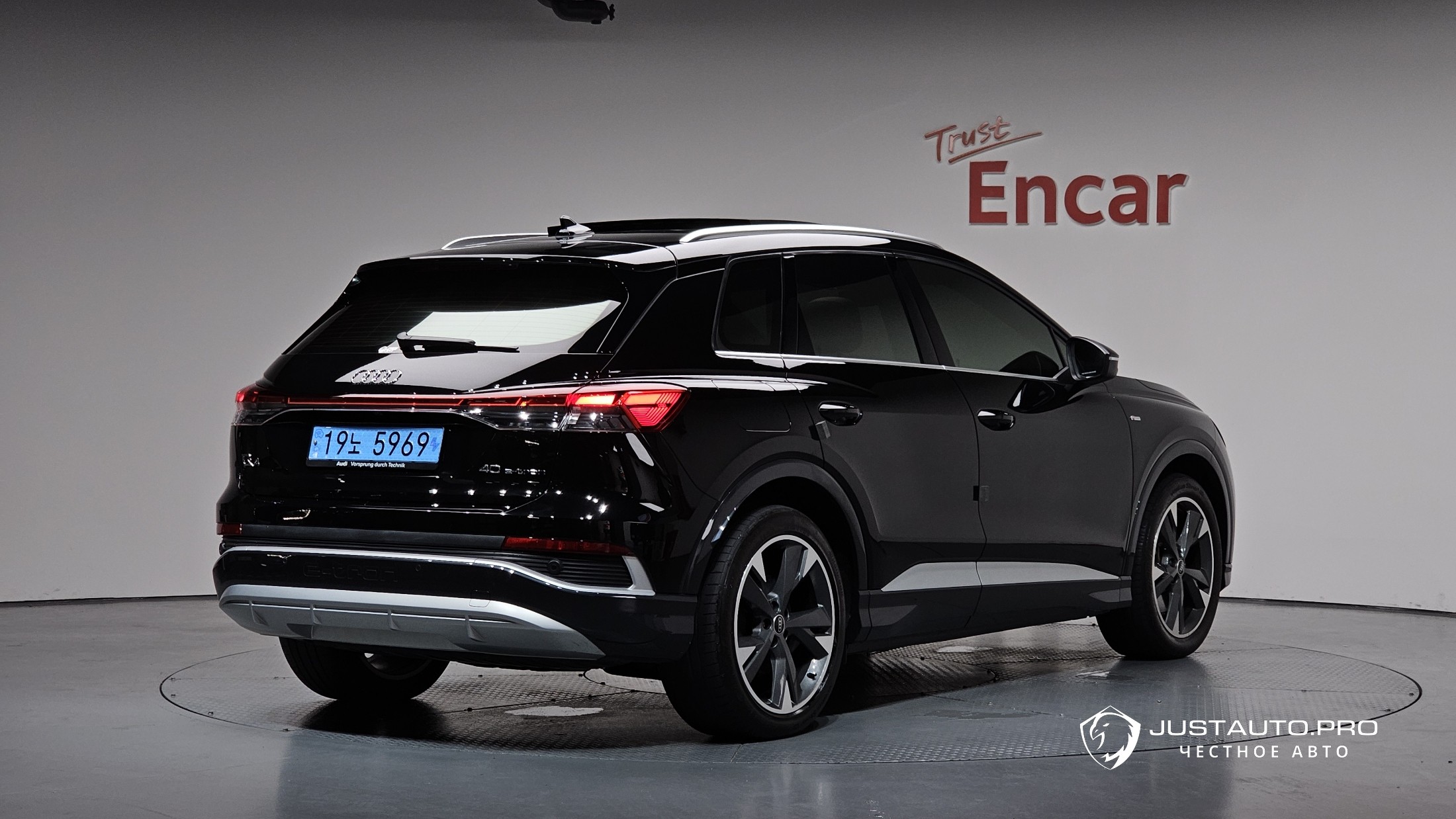 Автомобиль Audi Q4 e-tron