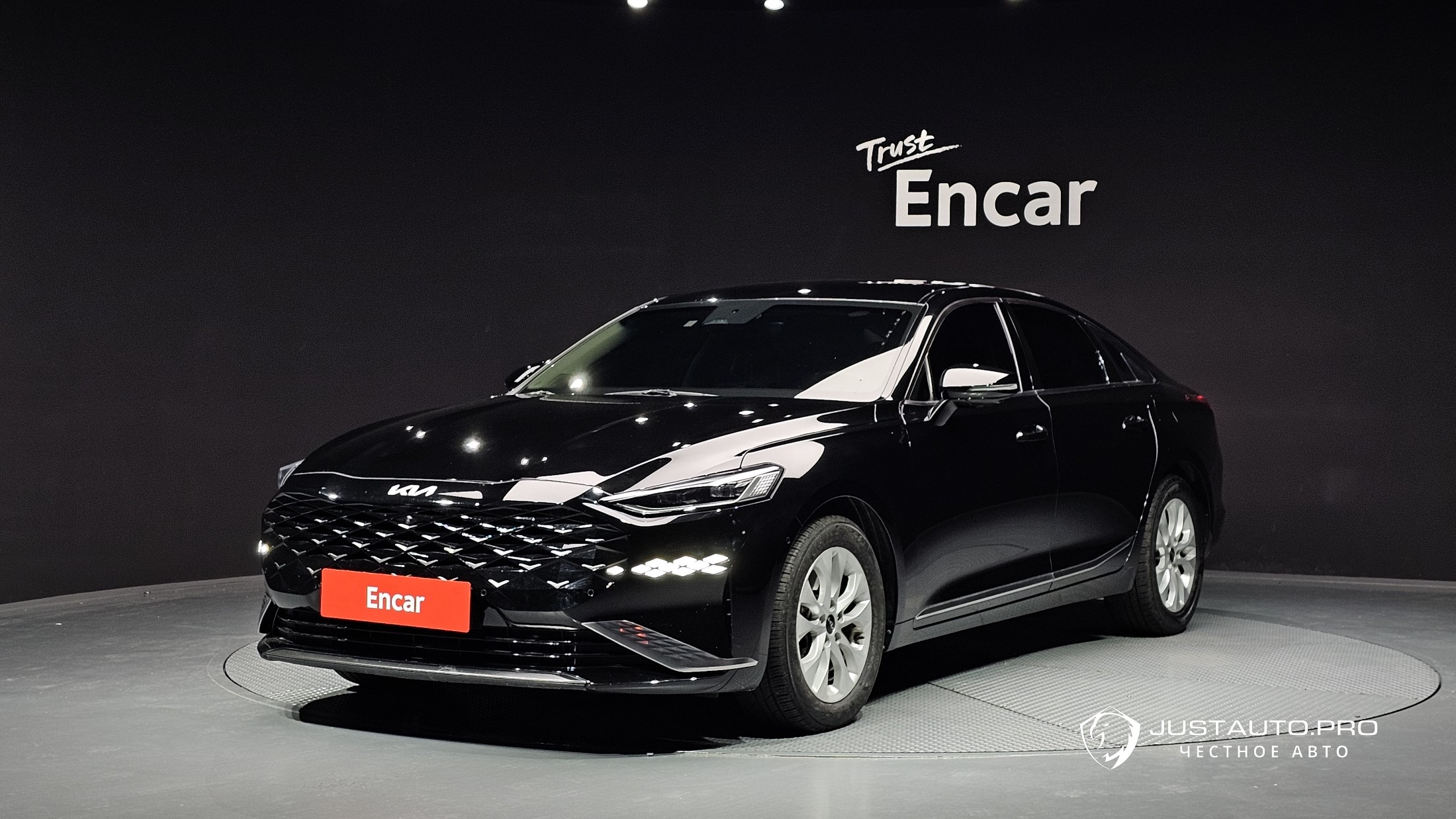 Автомобиль Kia K8
