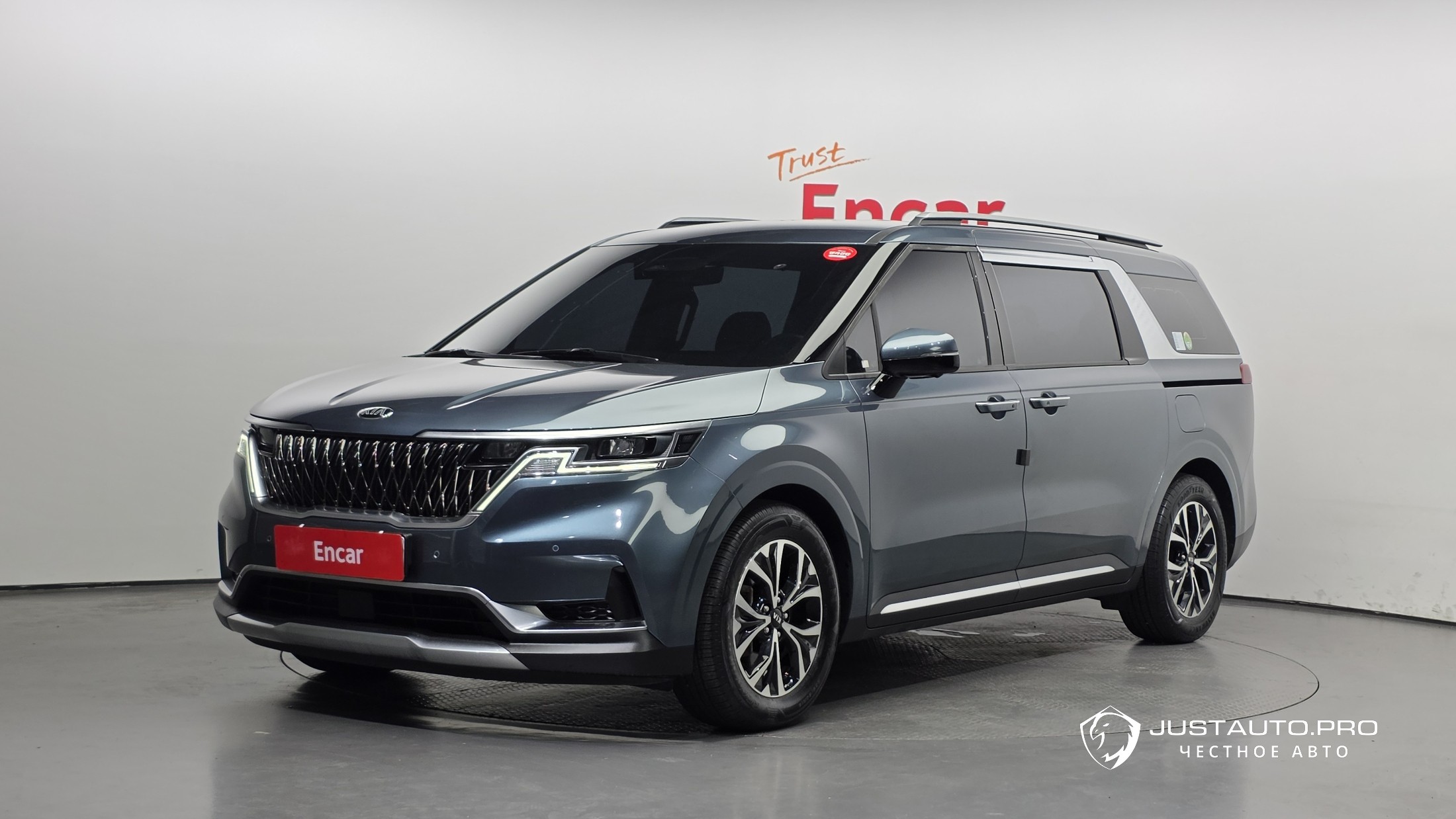 Автомобиль Kia Canival