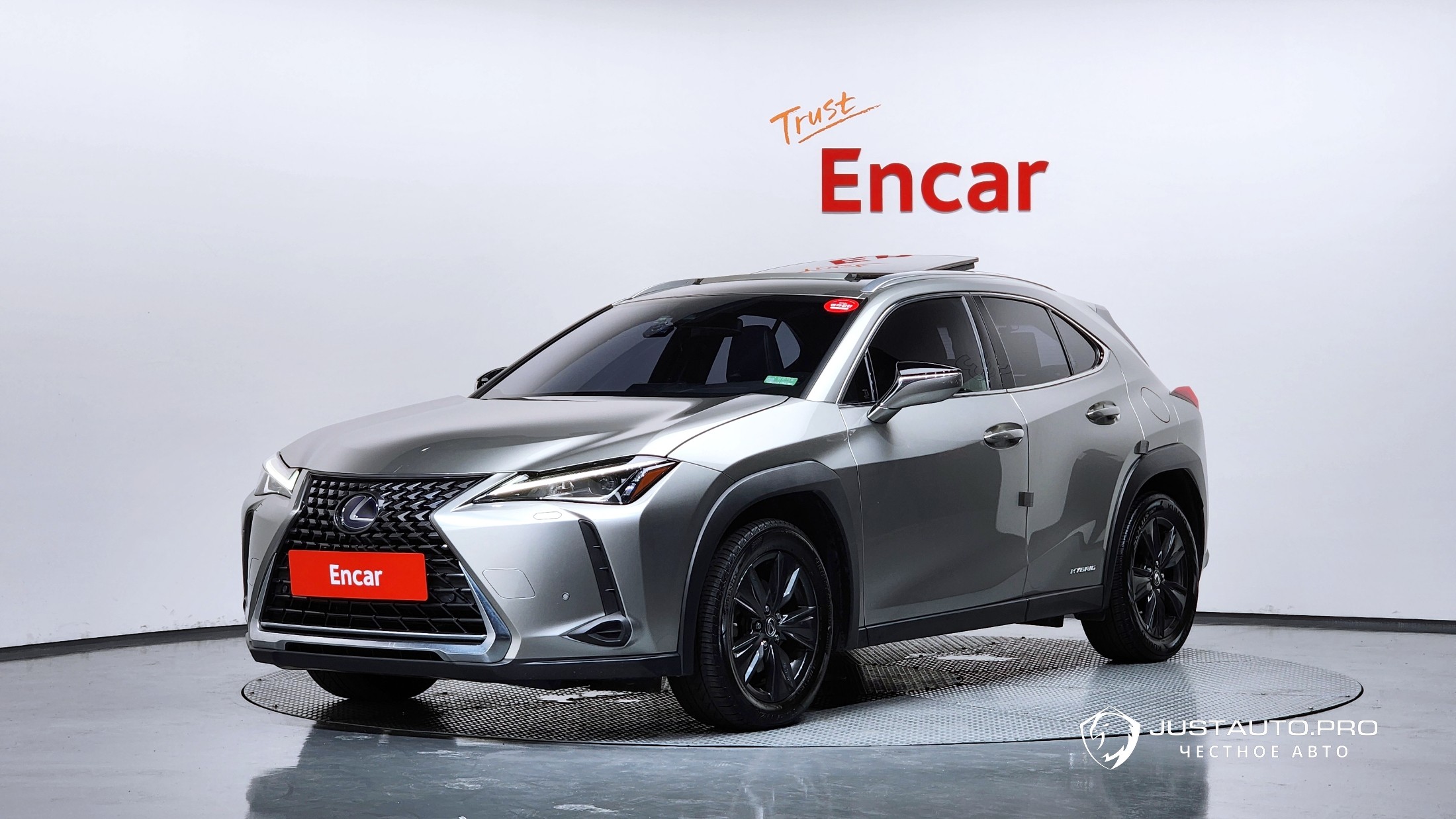 Автомобиль Lexus UX