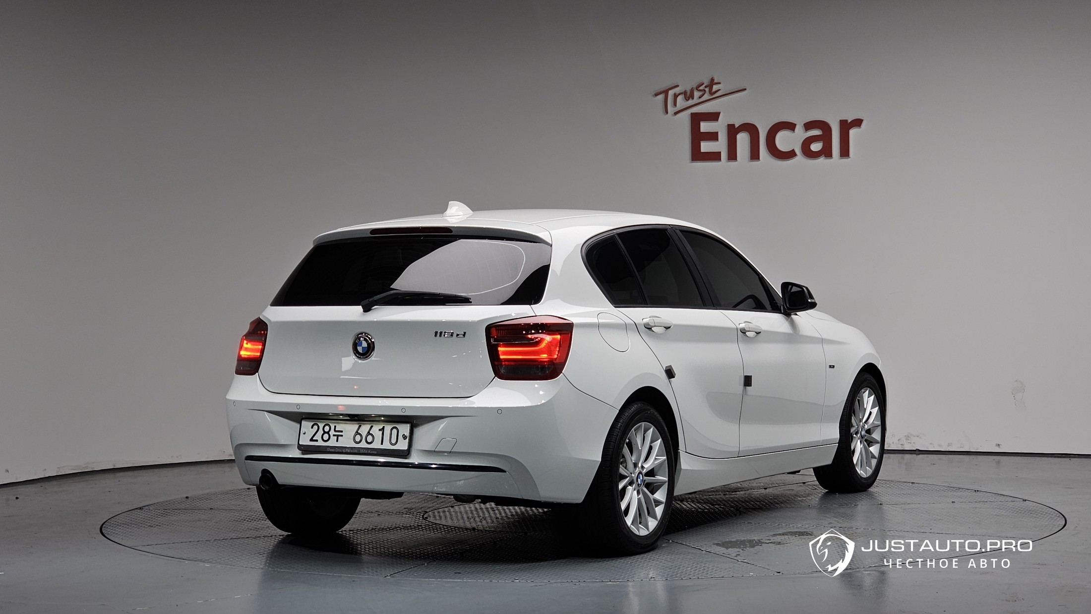 Автомобиль BMW 1-Series