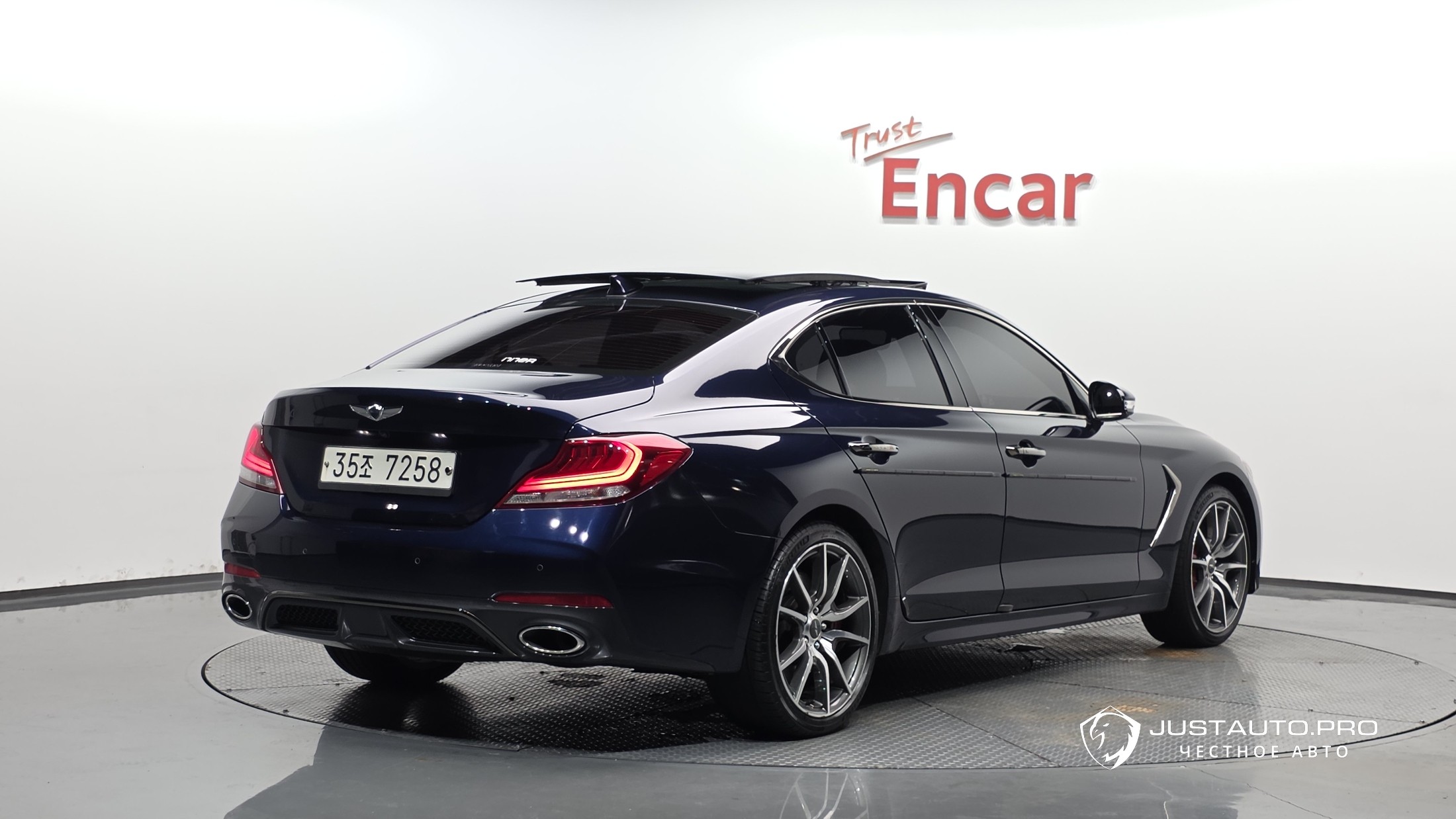 Автомобиль Genesis G70