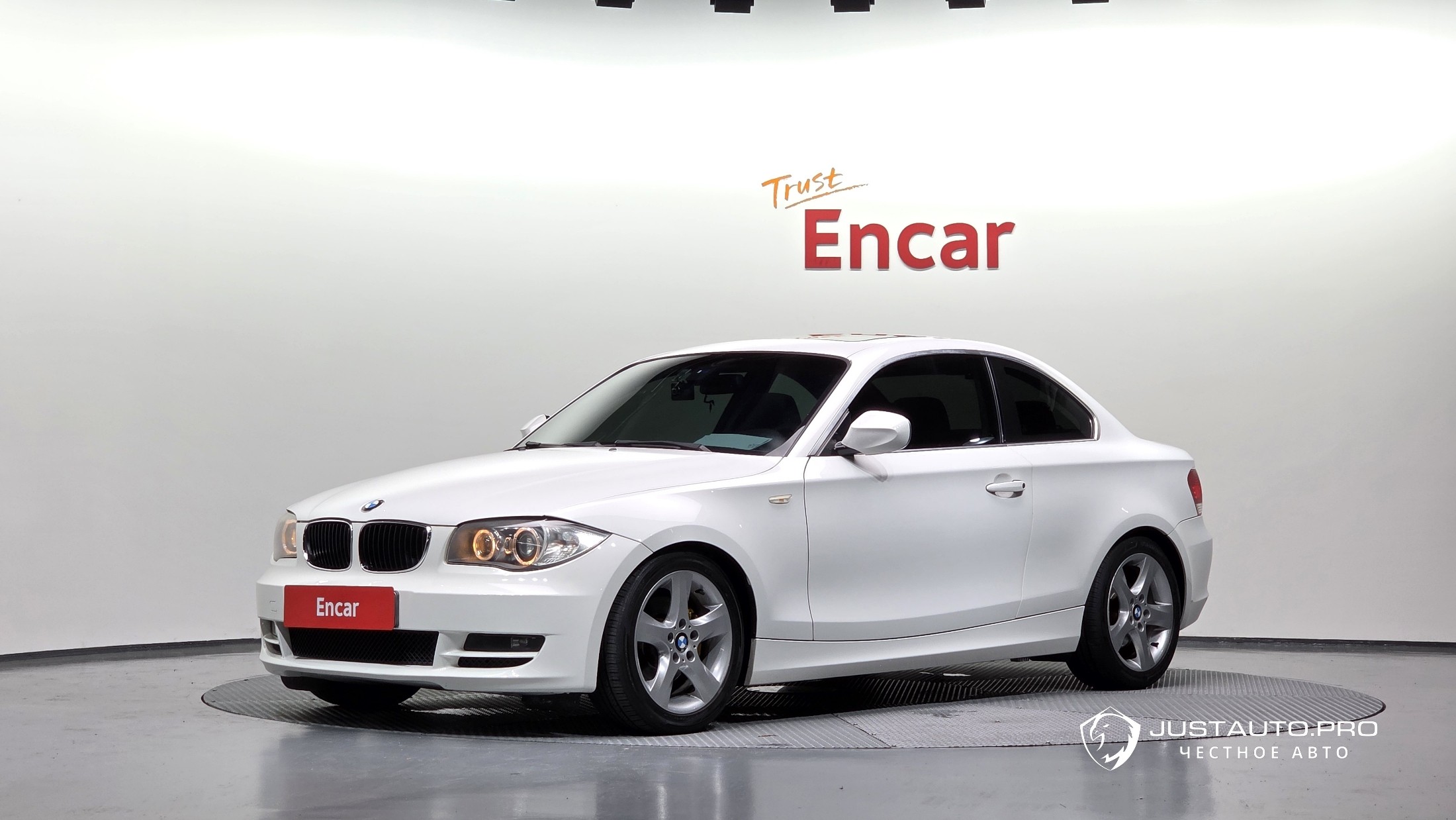 Автомобиль BMW 1-Series