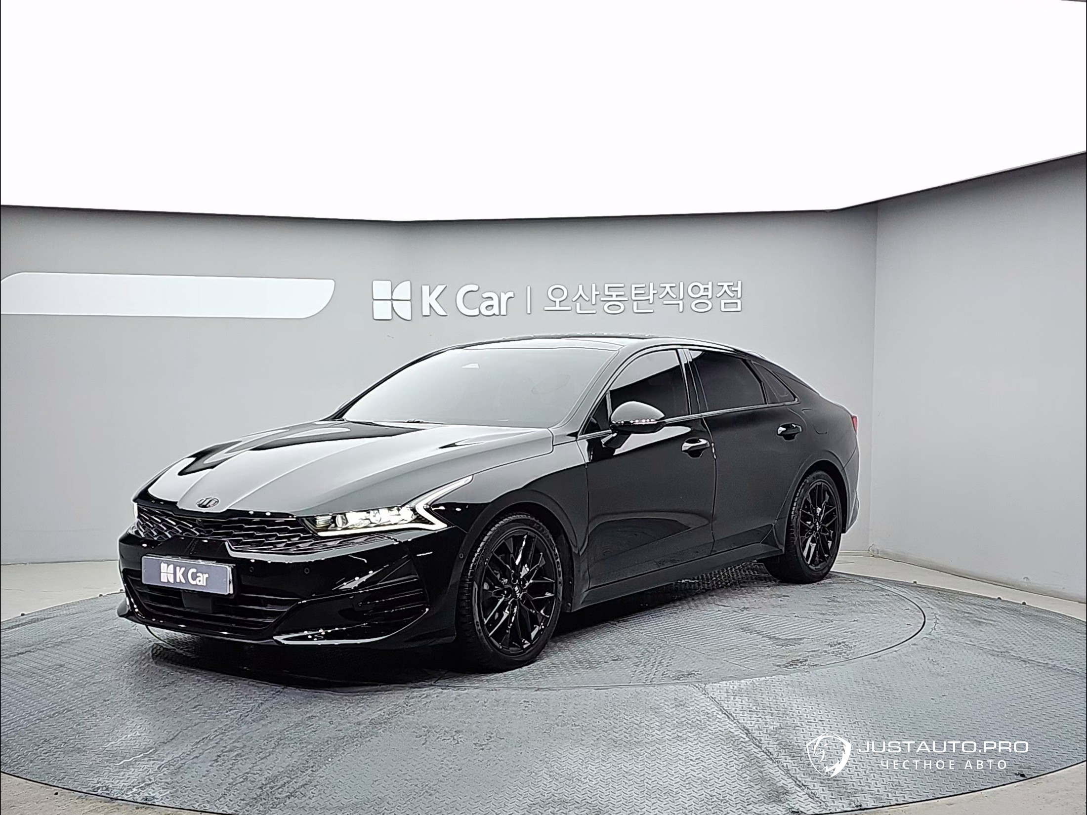 Автомобиль Kia K5