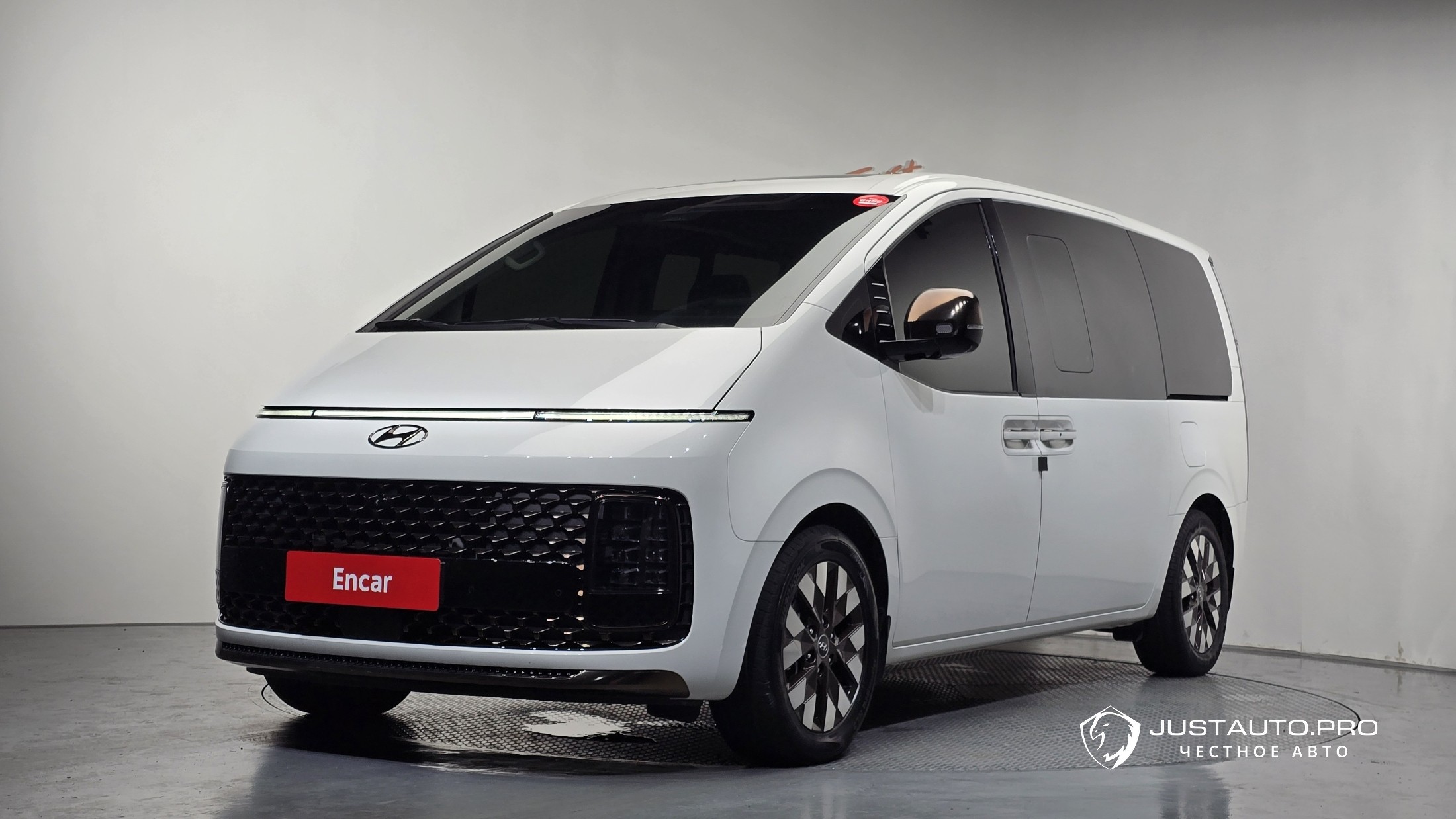 Автомобиль Hyundai Staria
