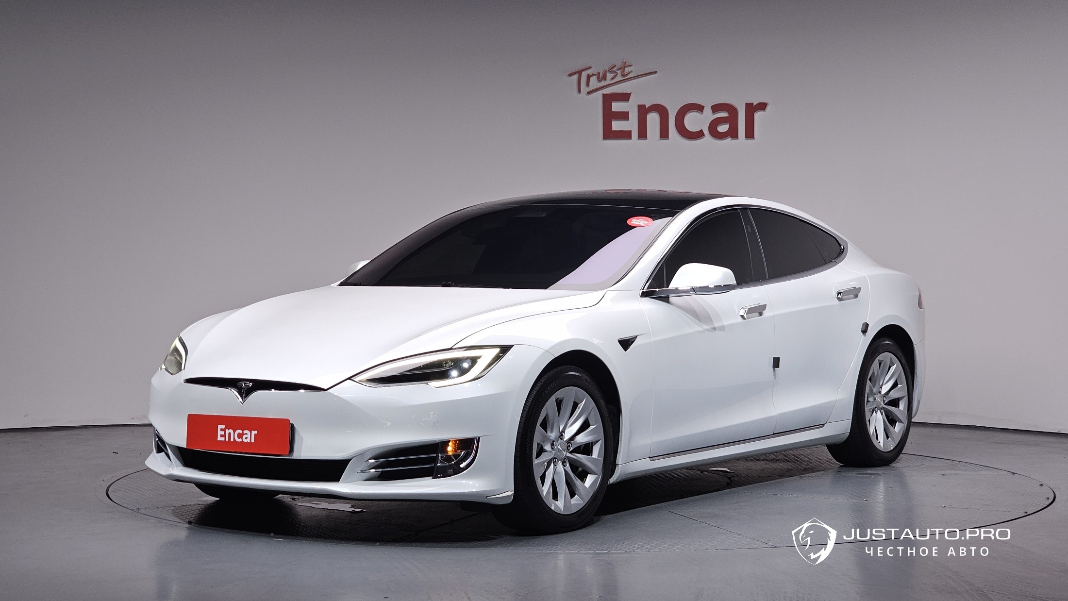 Автомобиль Tesla Model S