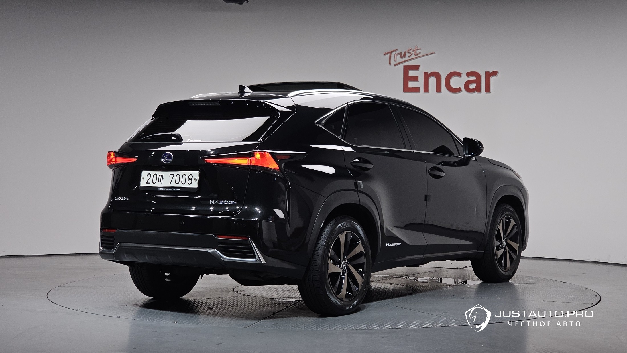 Автомобиль Lexus NX