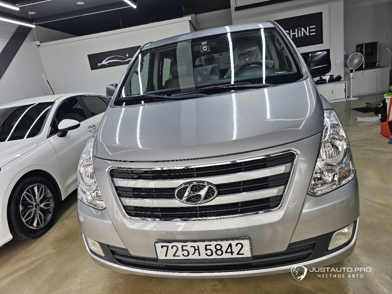 Автомобиль Hyundai Starex