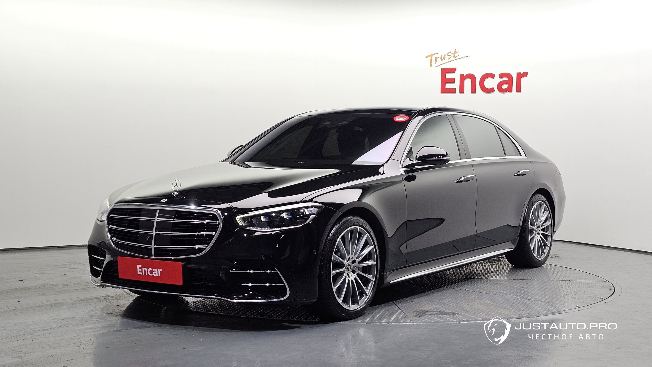 Автомобиль Mercedes-Benz S-Class
