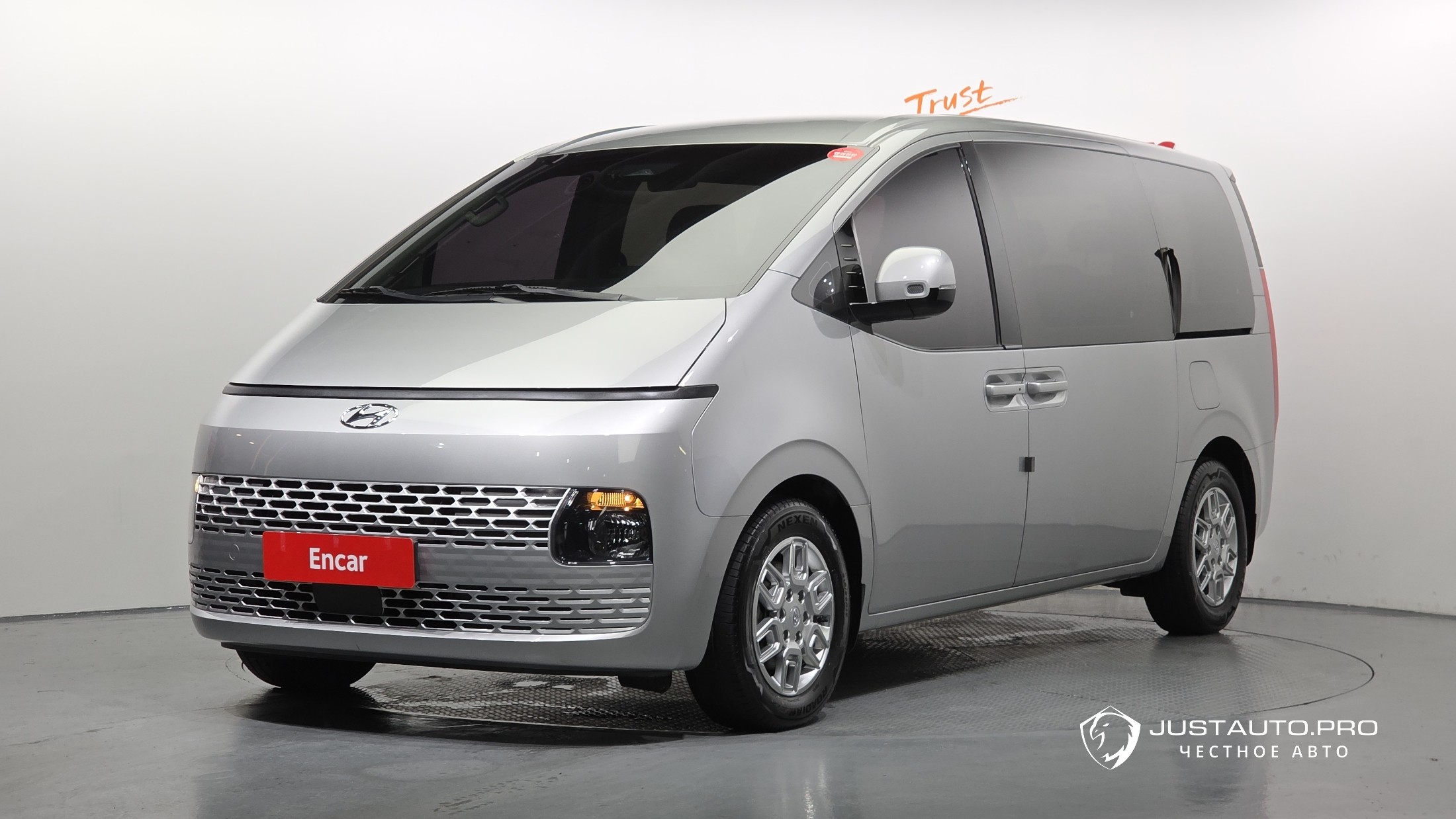 Автомобиль Hyundai Staria