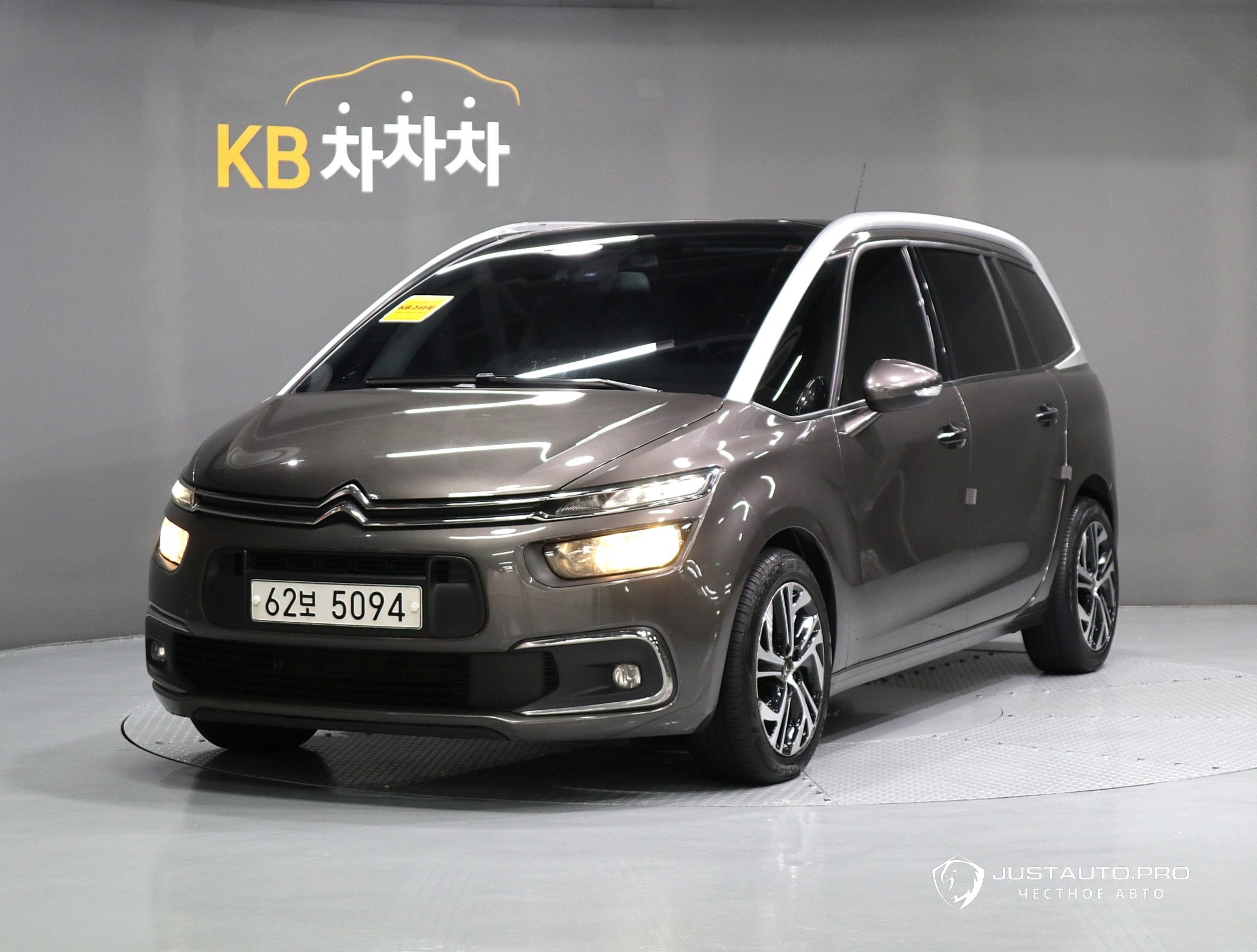 Автомобиль Citroen-DS C4 Picasso