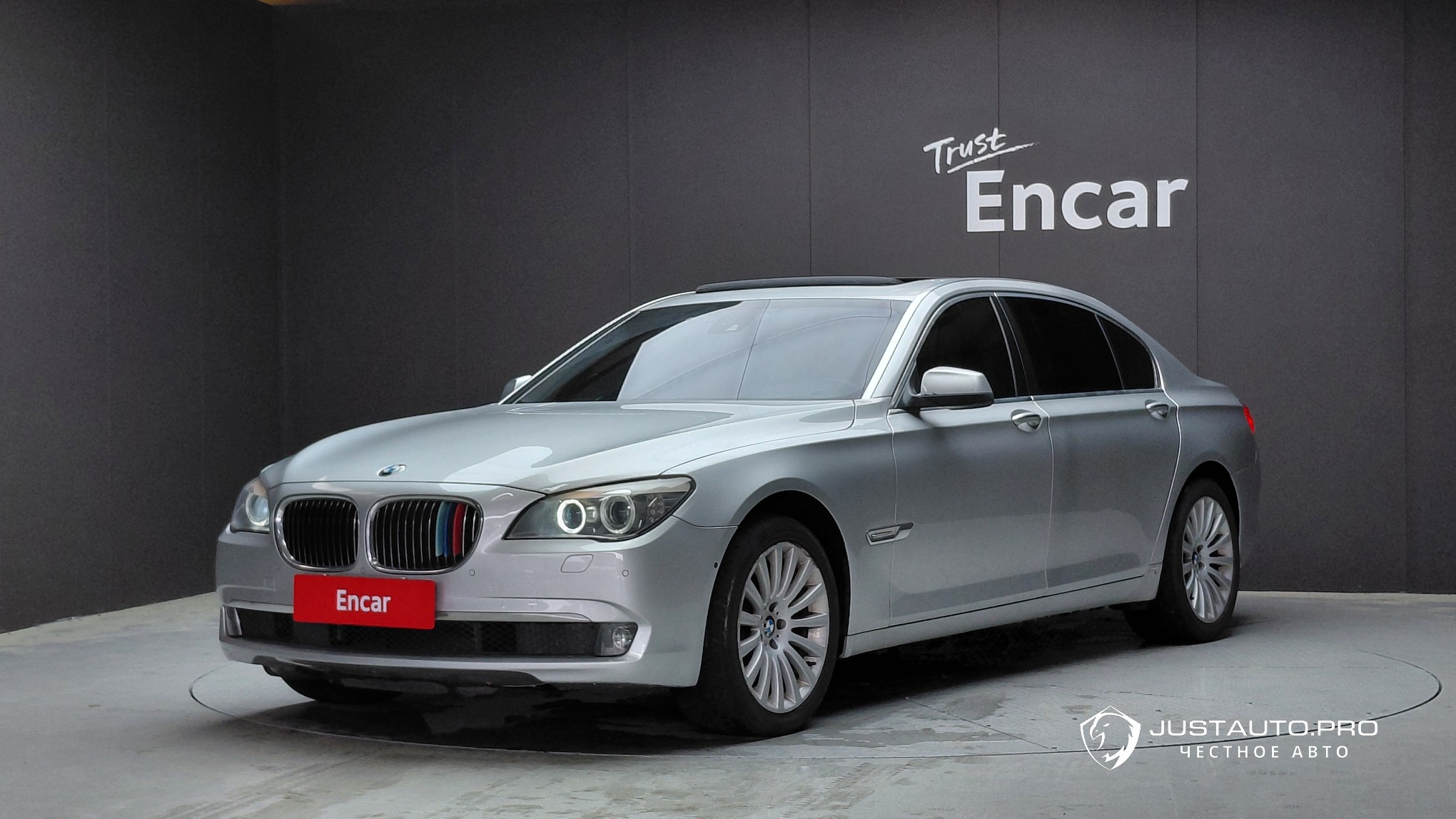 Автомобиль BMW 7-Series