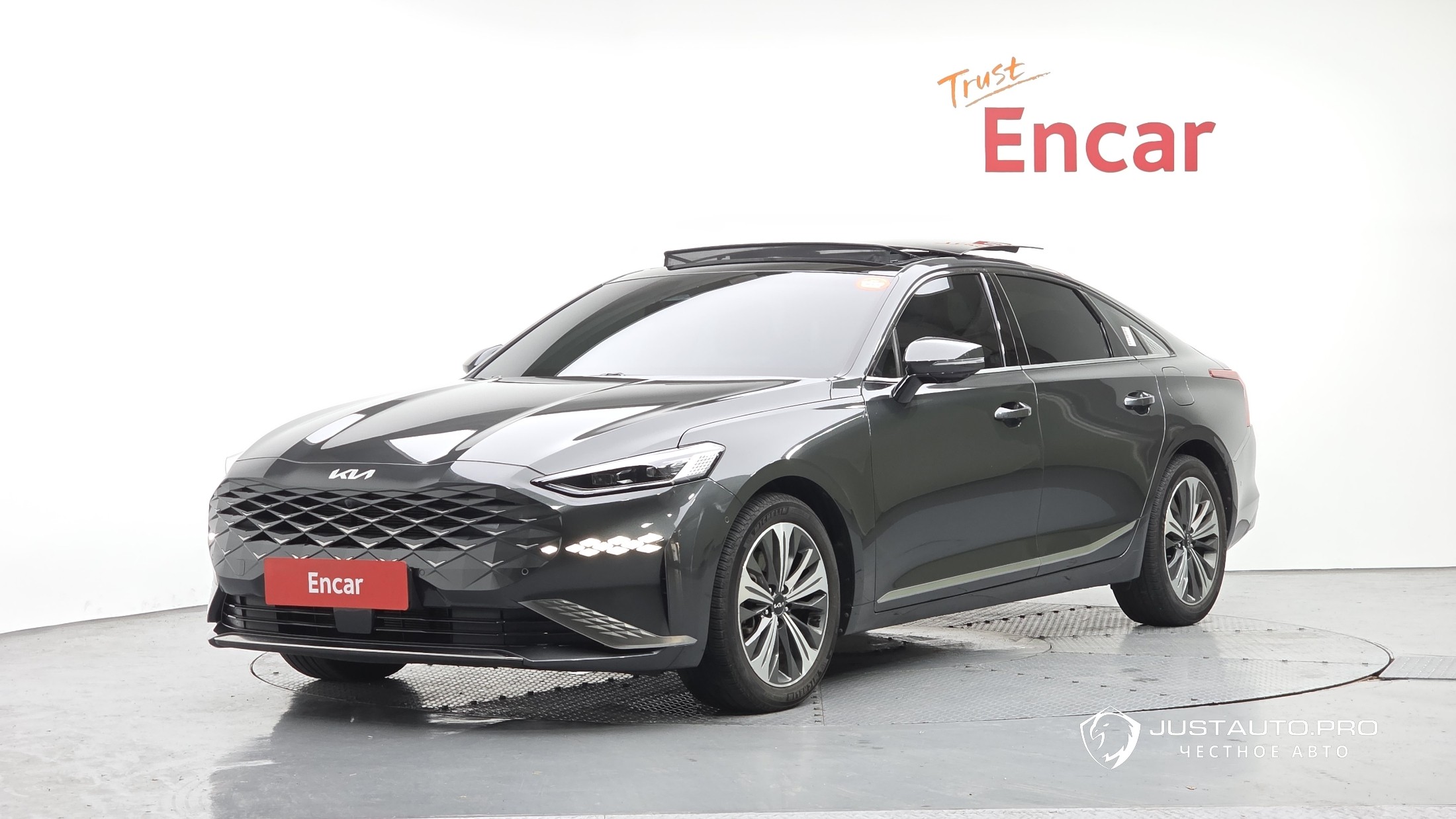 Автомобиль Kia K8