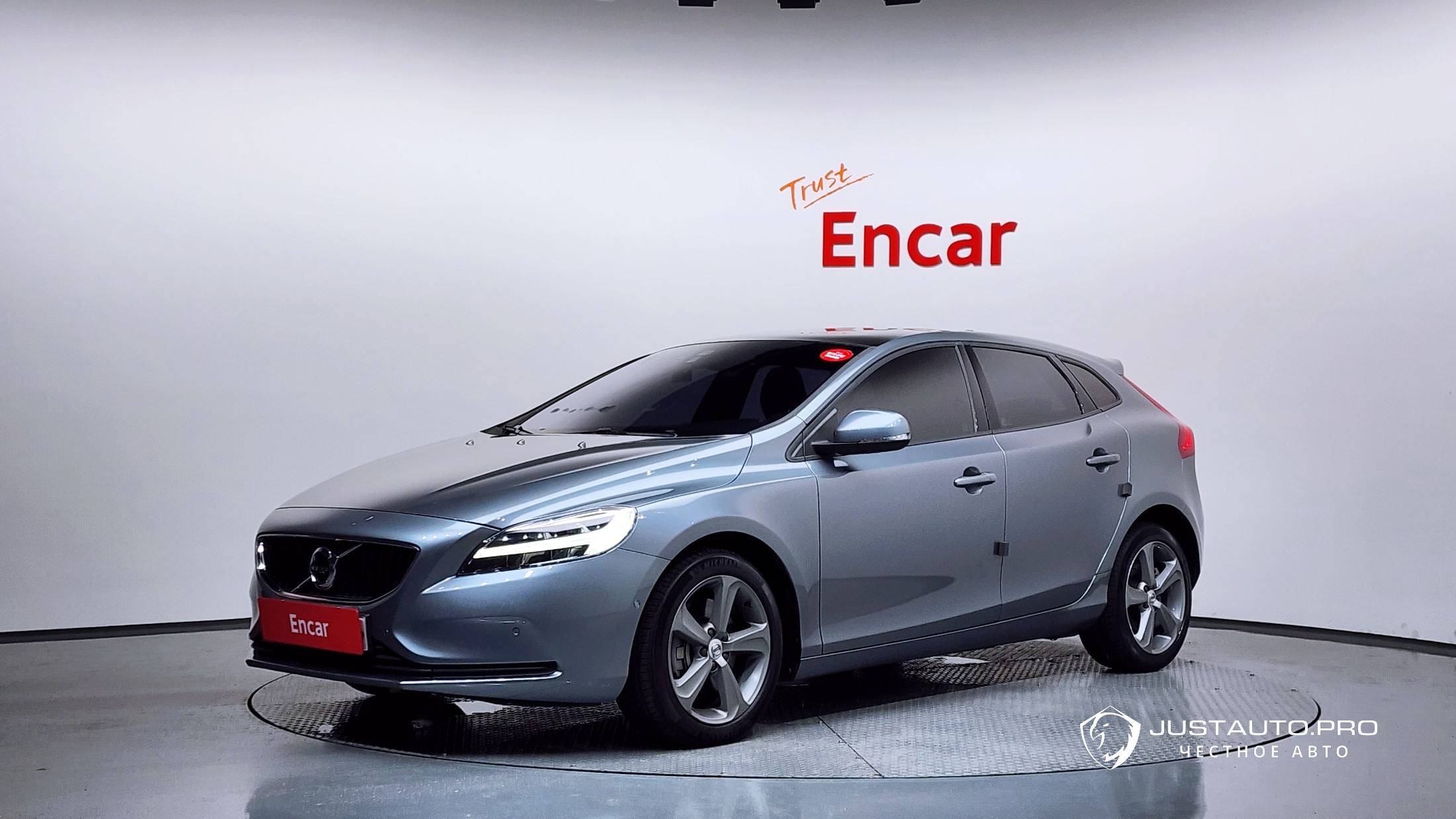Автомобиль Volvo V40
