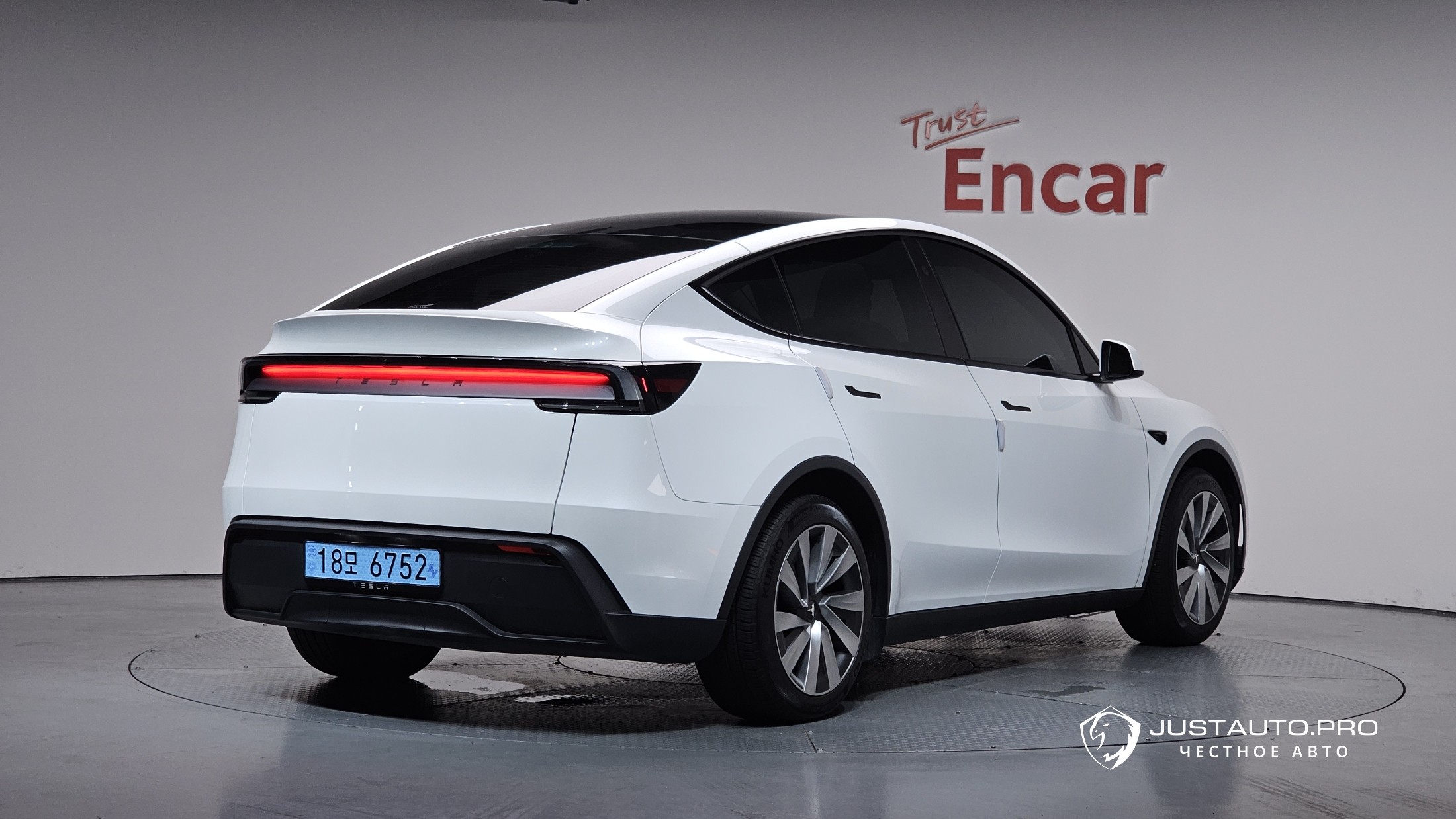 Автомобиль Tesla Model Y