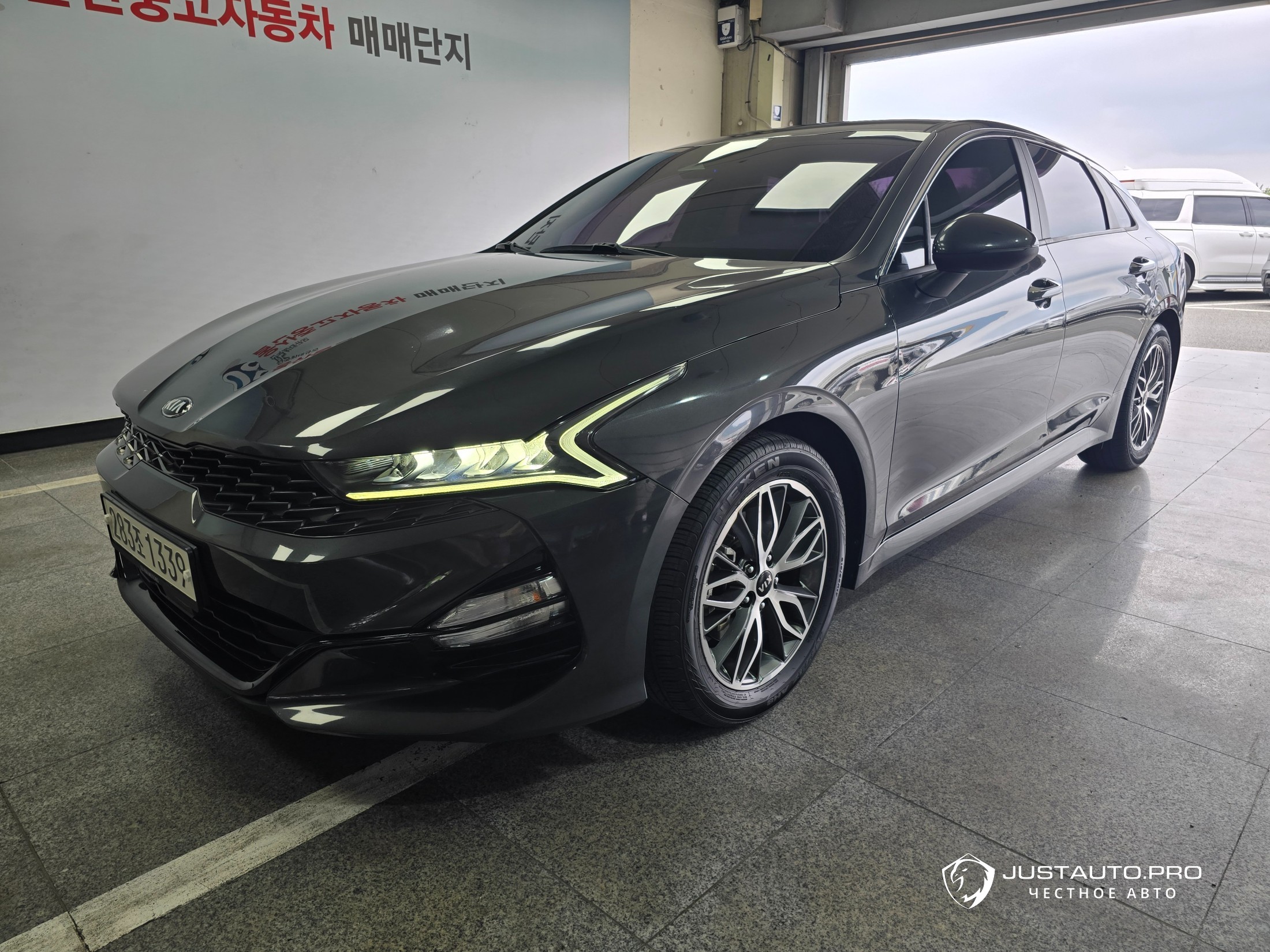 Автомобиль Kia K5