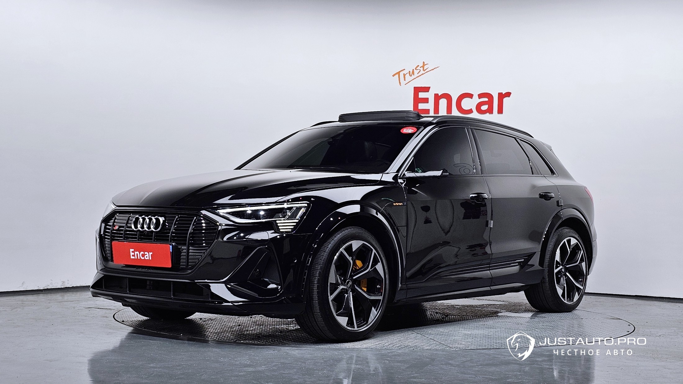 Автомобиль Audi e-tron