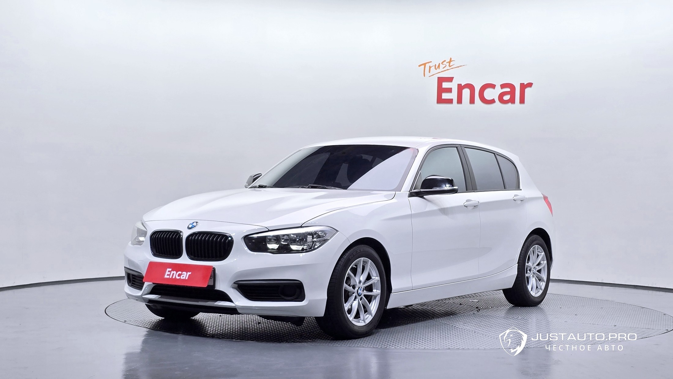 Автомобиль BMW 1-Series