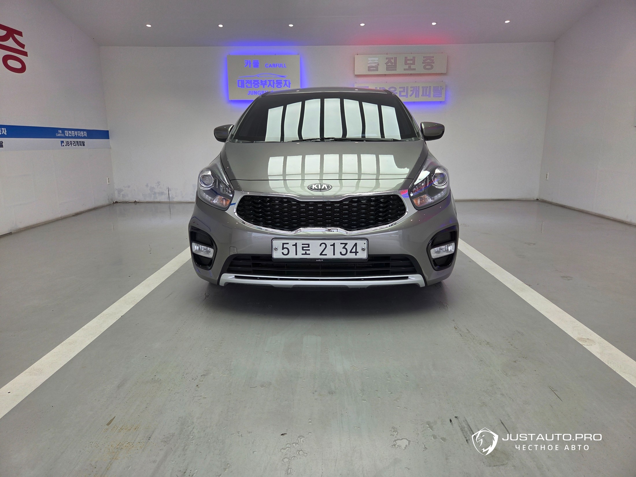 Автомобиль Kia Carens