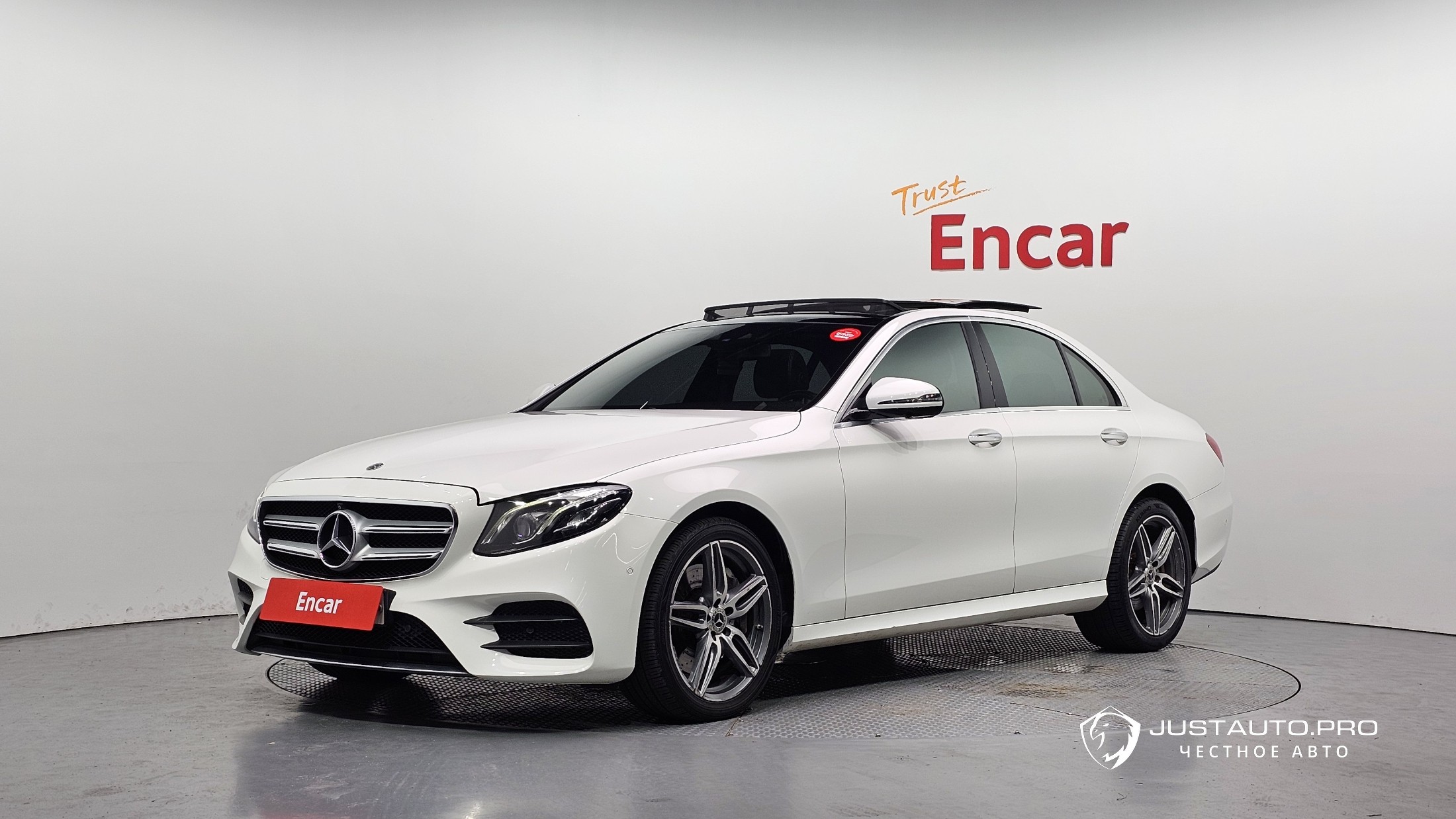 Автомобиль Mercedes-Benz E-Class