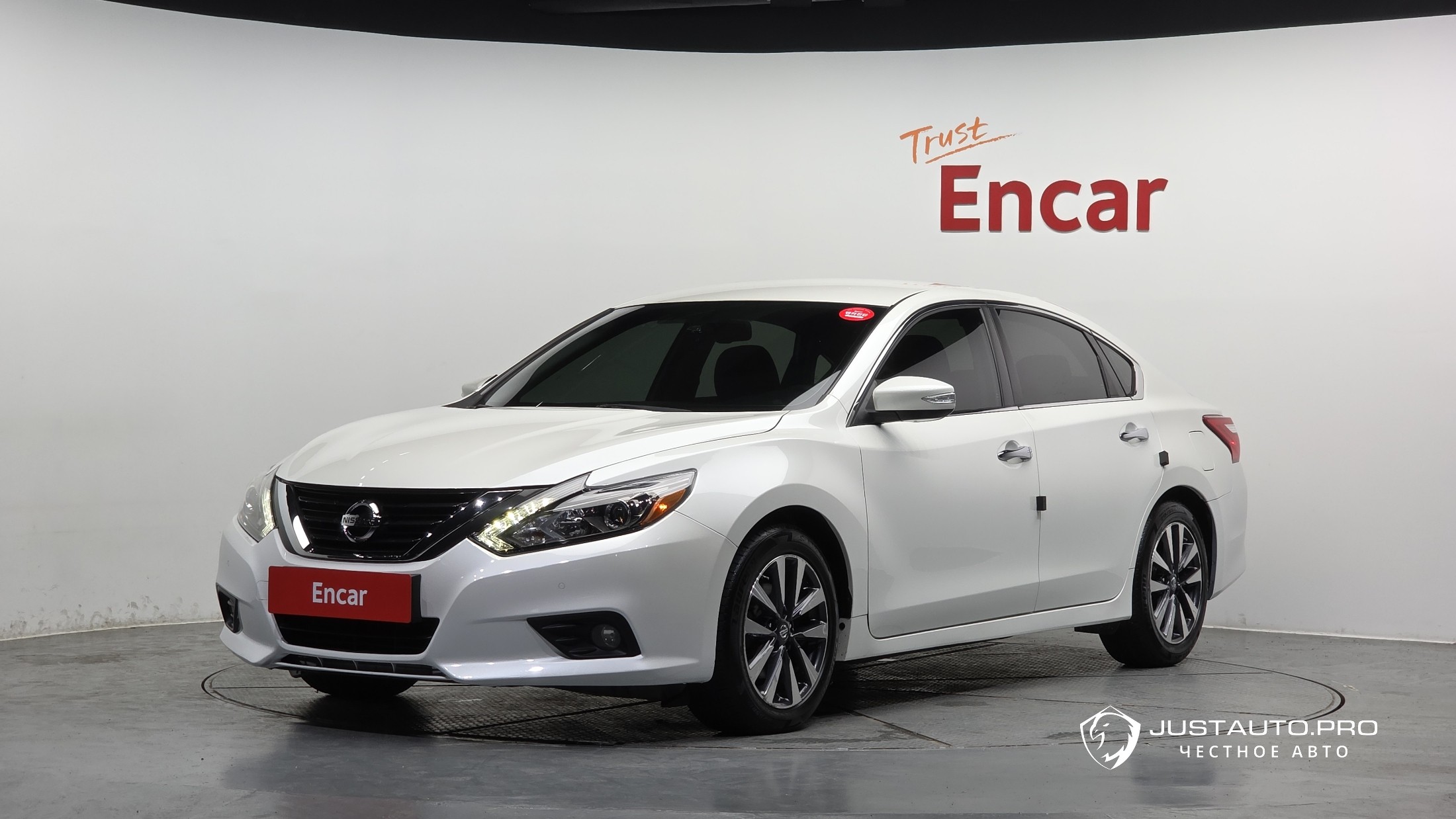 Автомобиль Nissan Altima