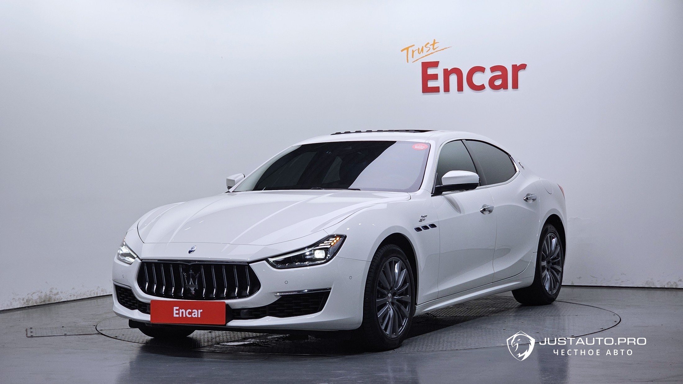 Автомобиль Maserati Ghibli