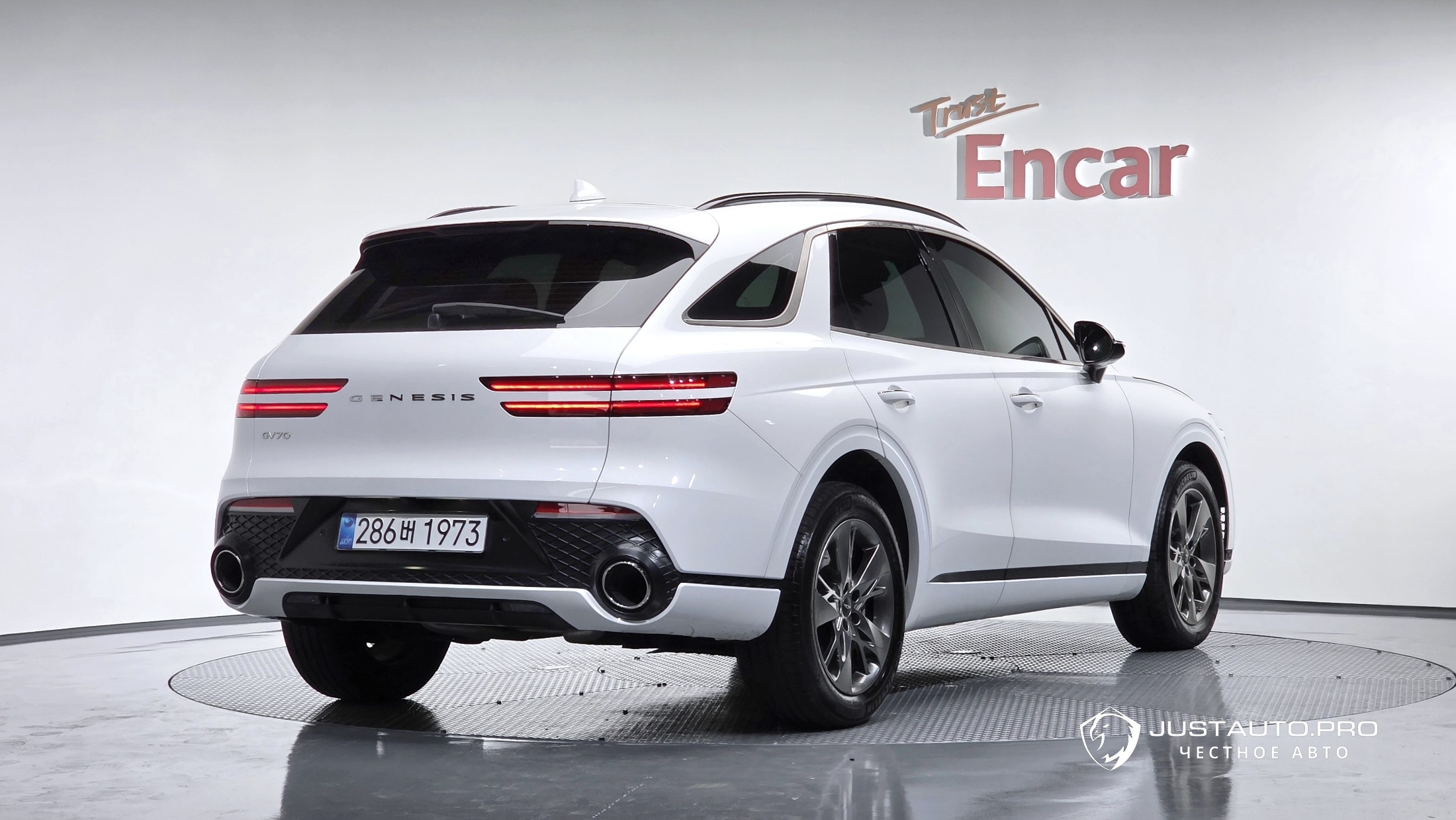 Автомобиль Genesis GV70