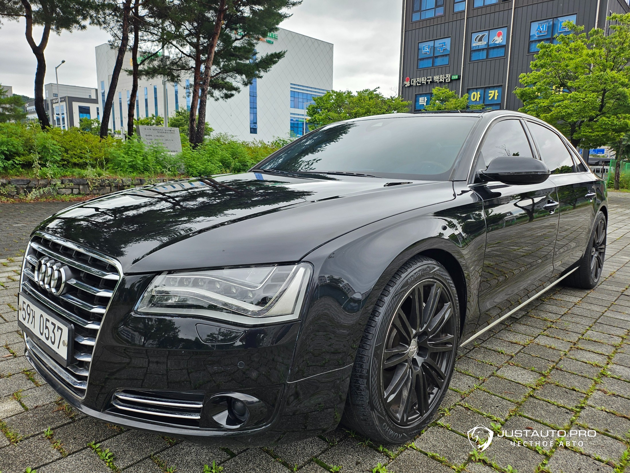 Автомобиль Audi A8