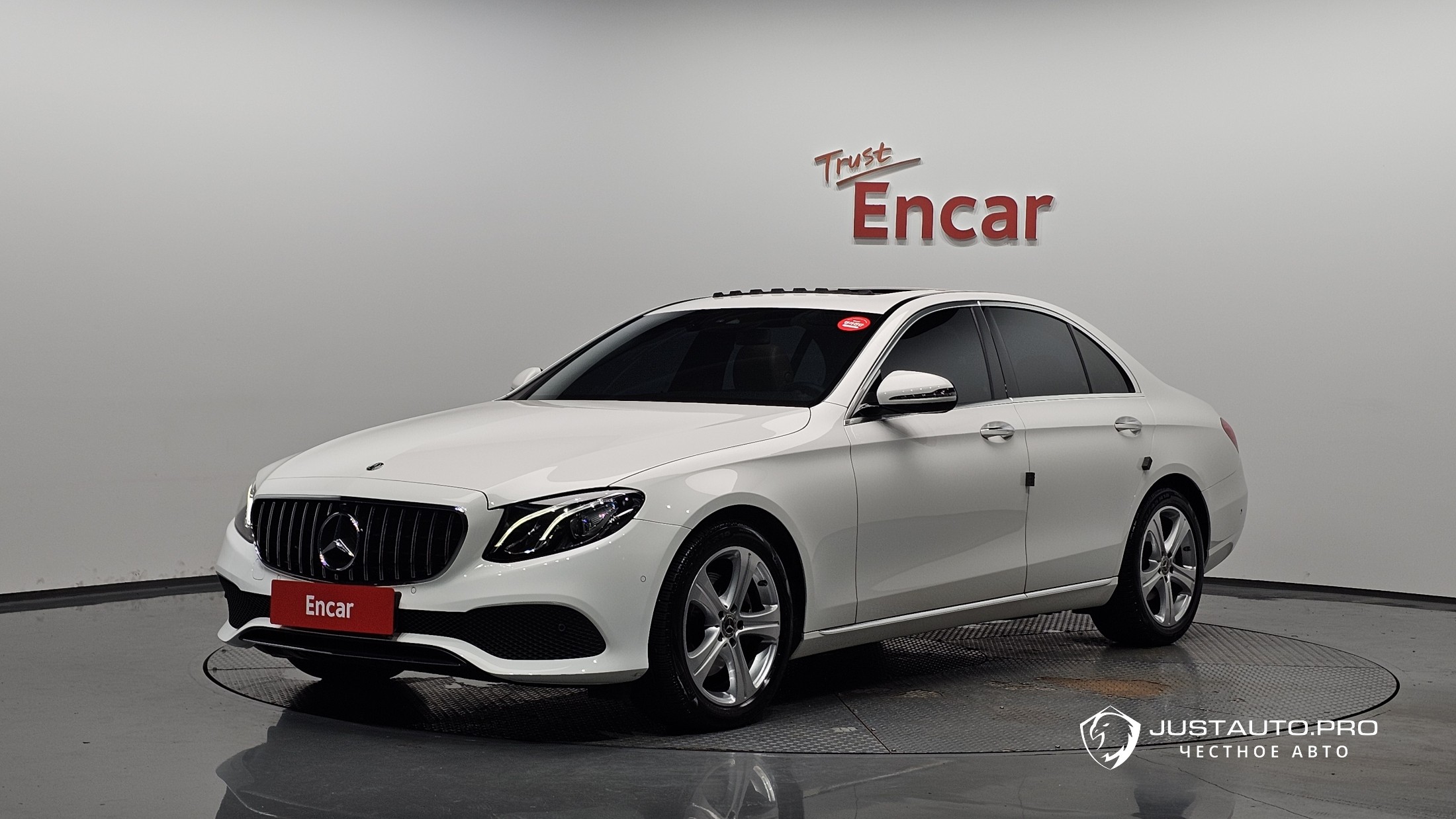 Автомобиль Mercedes-Benz E-Class