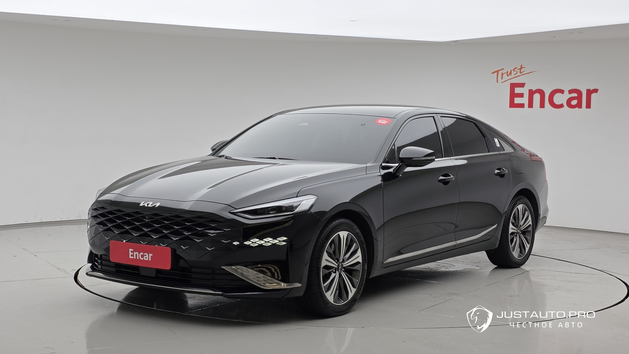 Автомобиль Kia K8