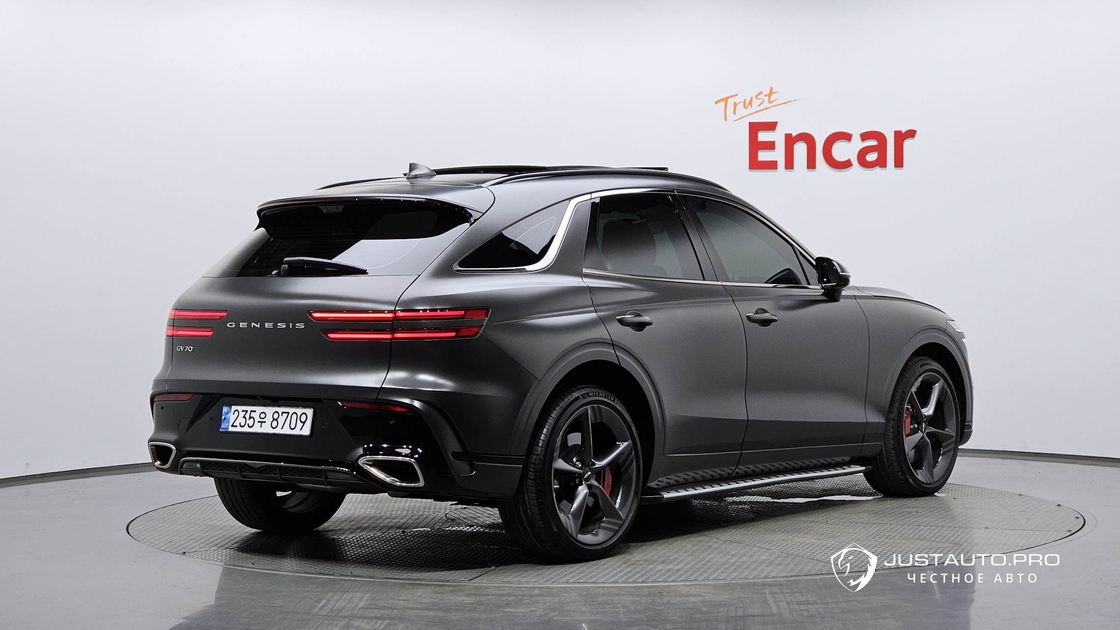 Автомобиль Genesis GV70