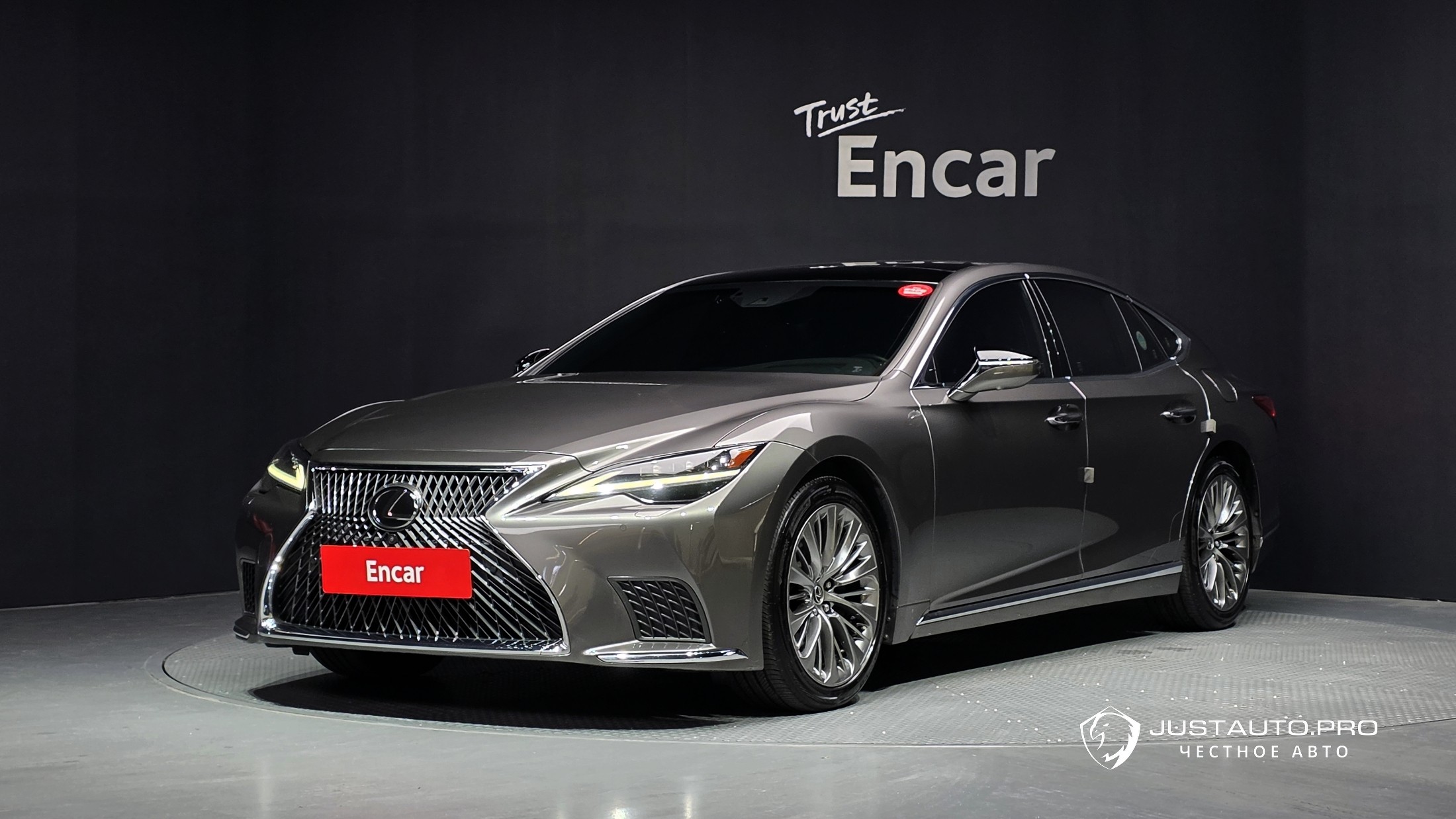 Автомобиль Lexus LS