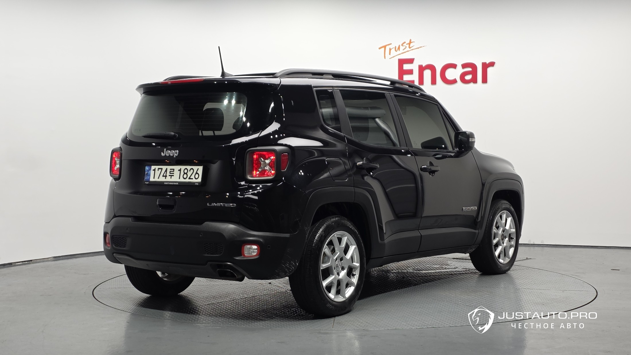 Автомобиль Jeep Renegade