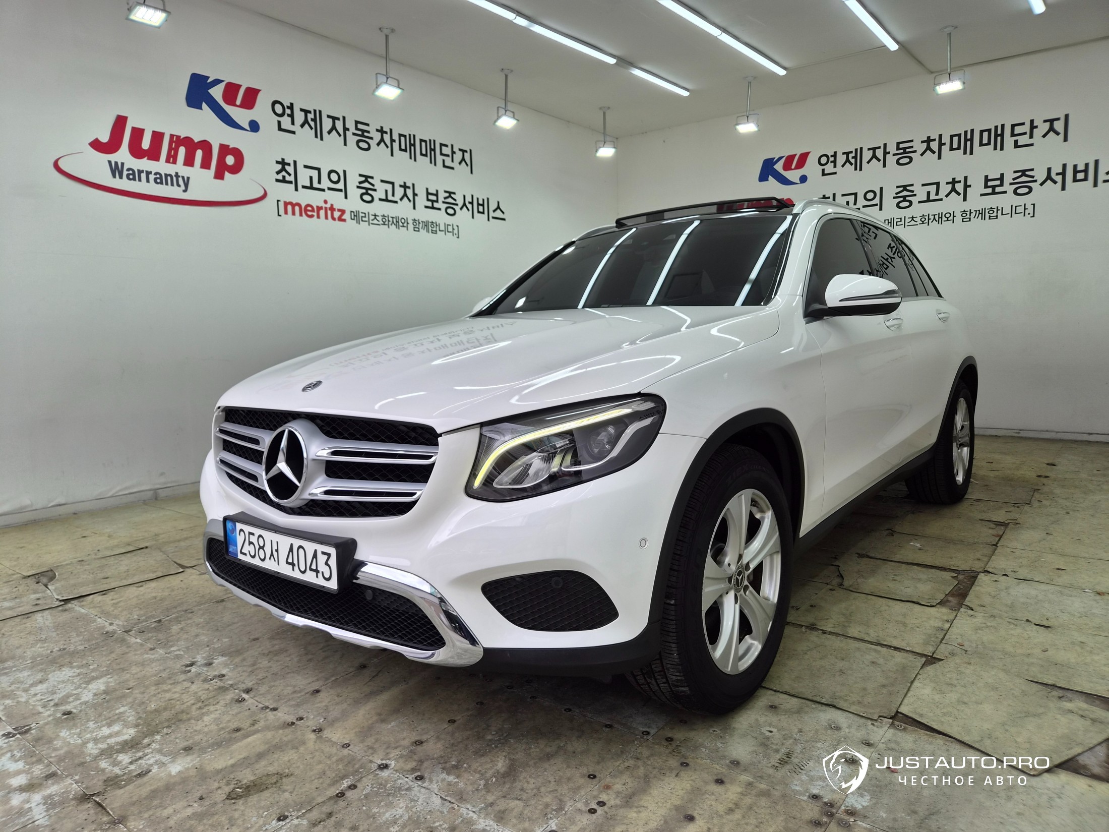 Автомобиль Mercedes-Benz GLC-Class