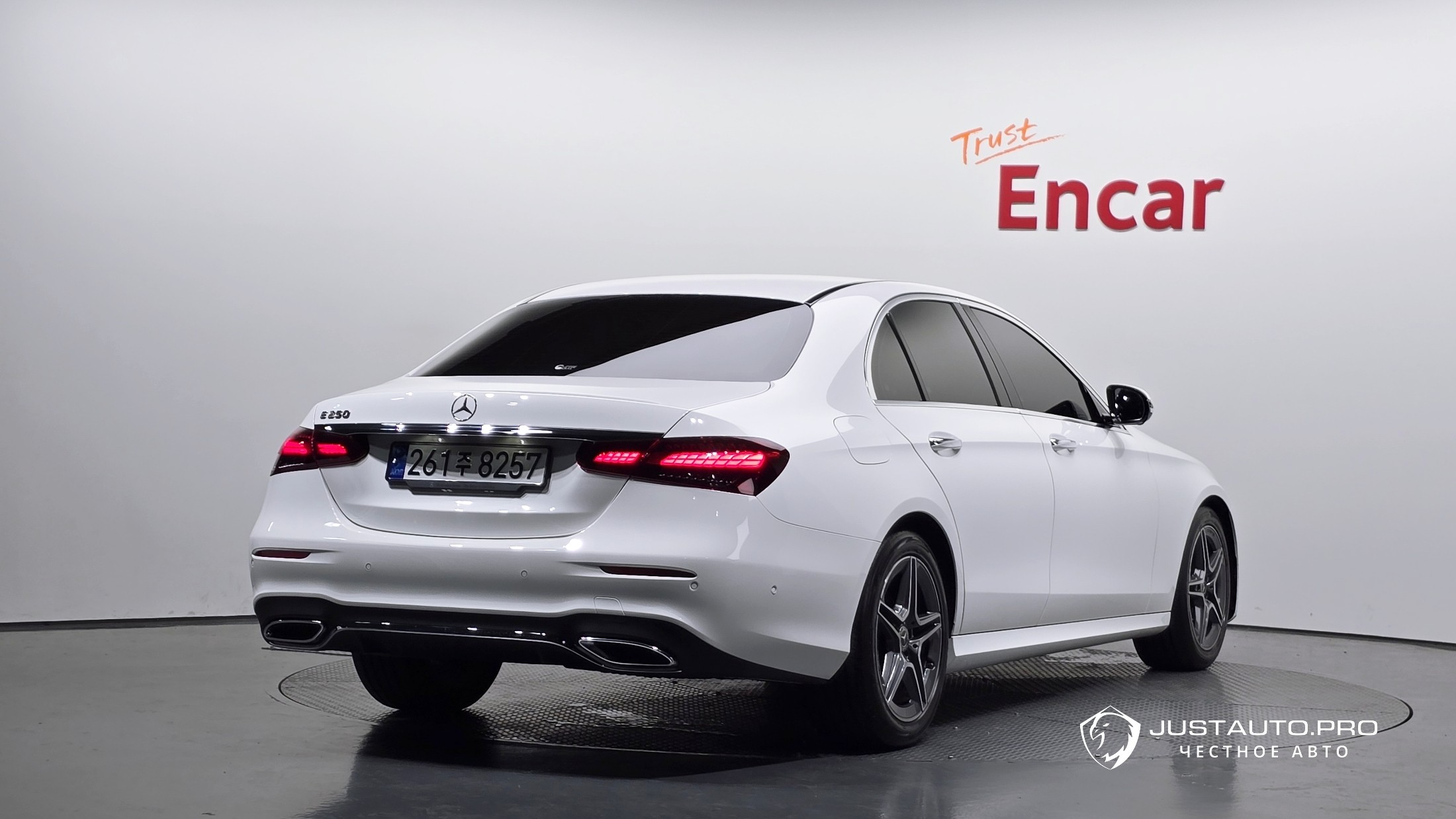 Автомобиль Mercedes-Benz E-Class