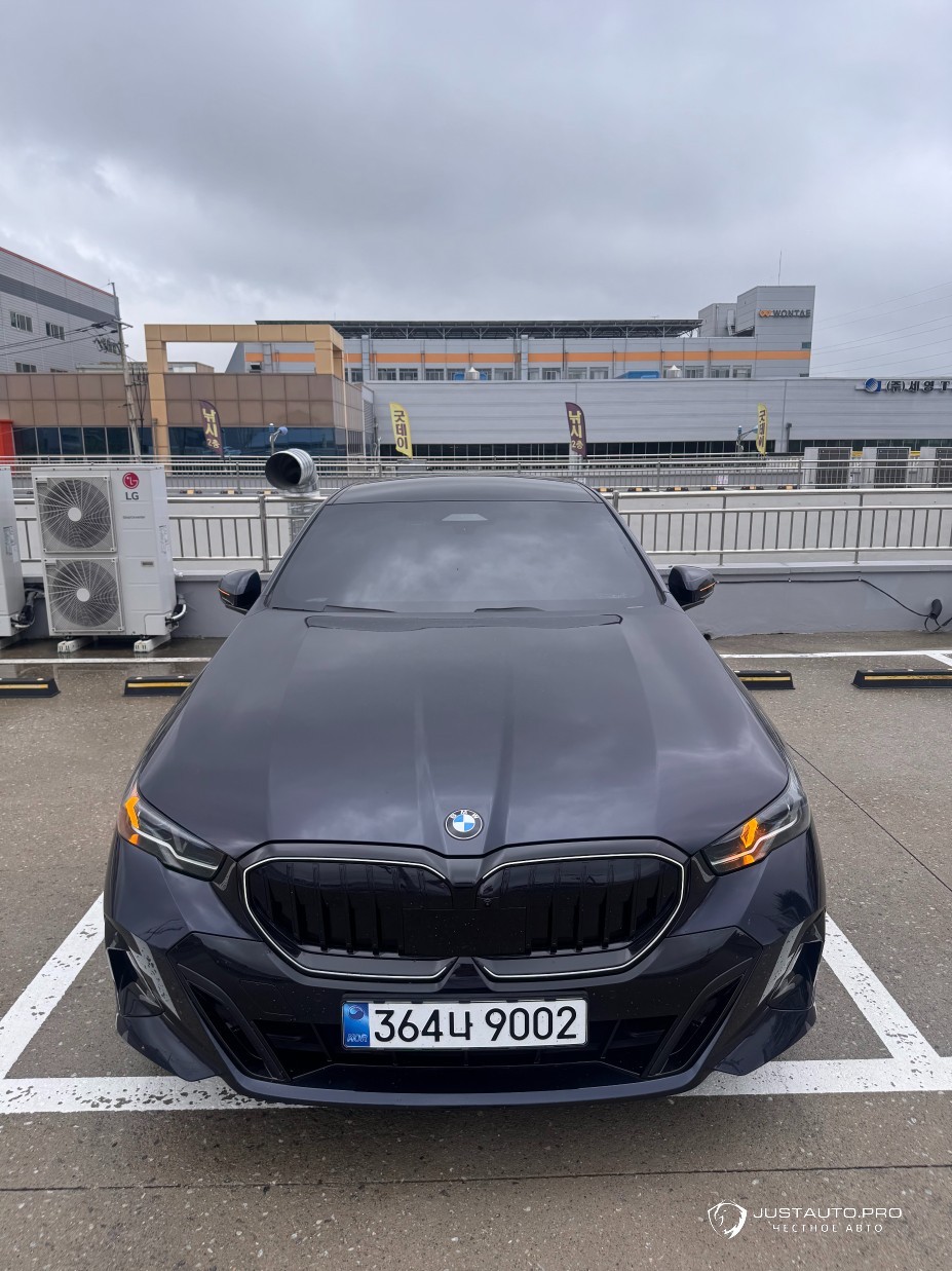 Автомобиль BMW 5-Series