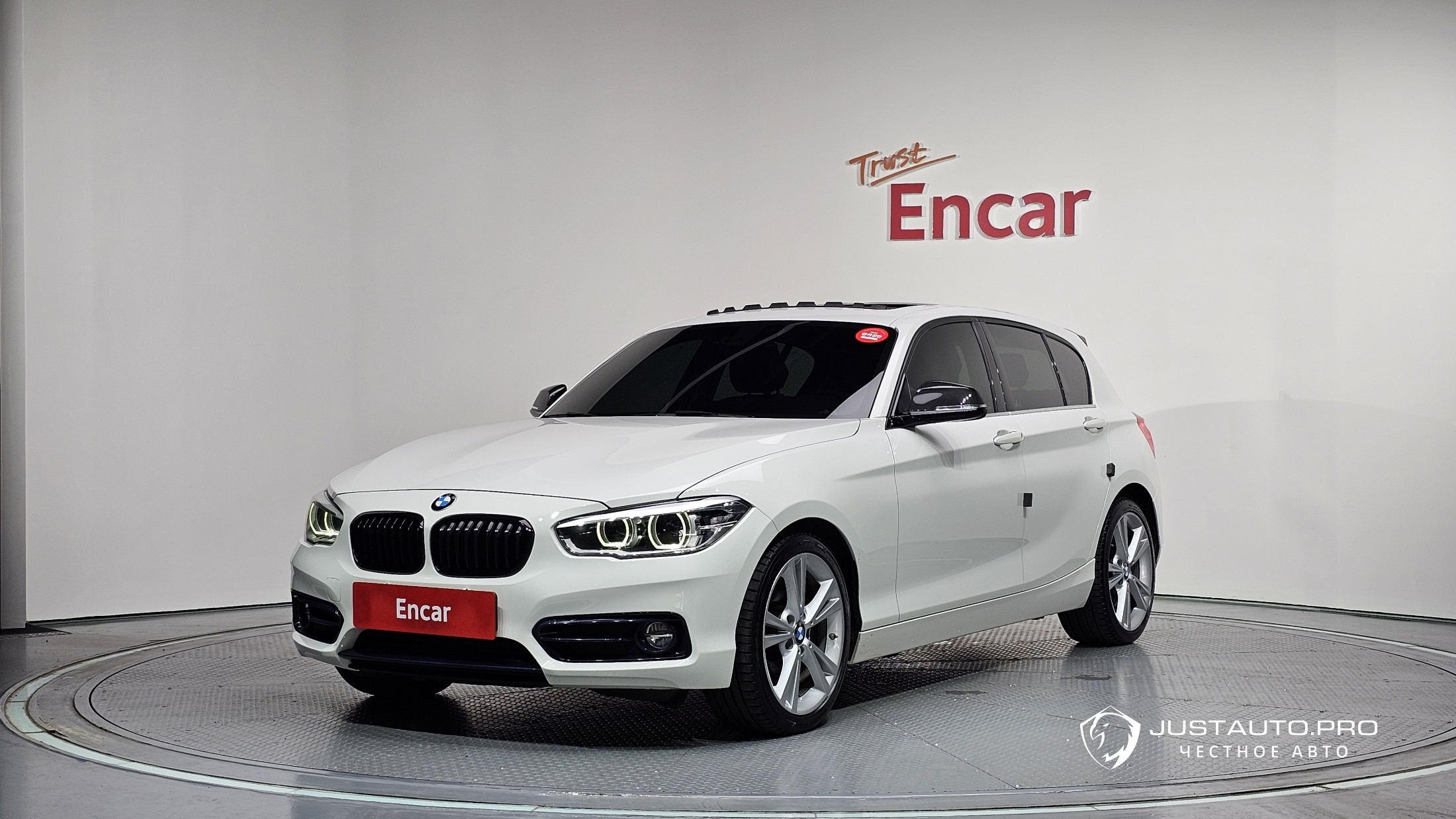Автомобиль BMW 1-Series