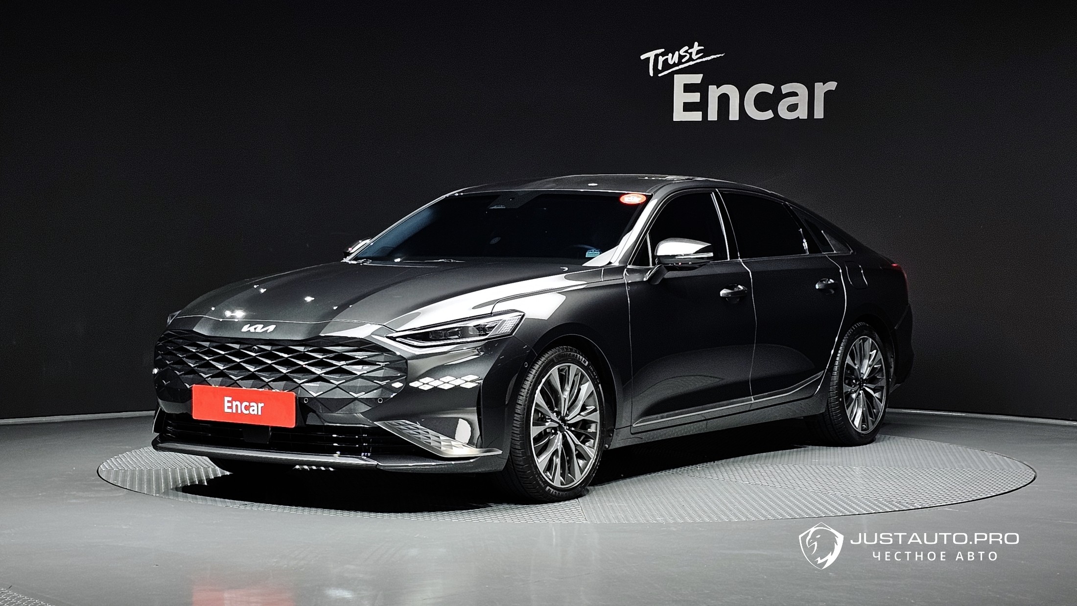 Автомобиль Kia K8