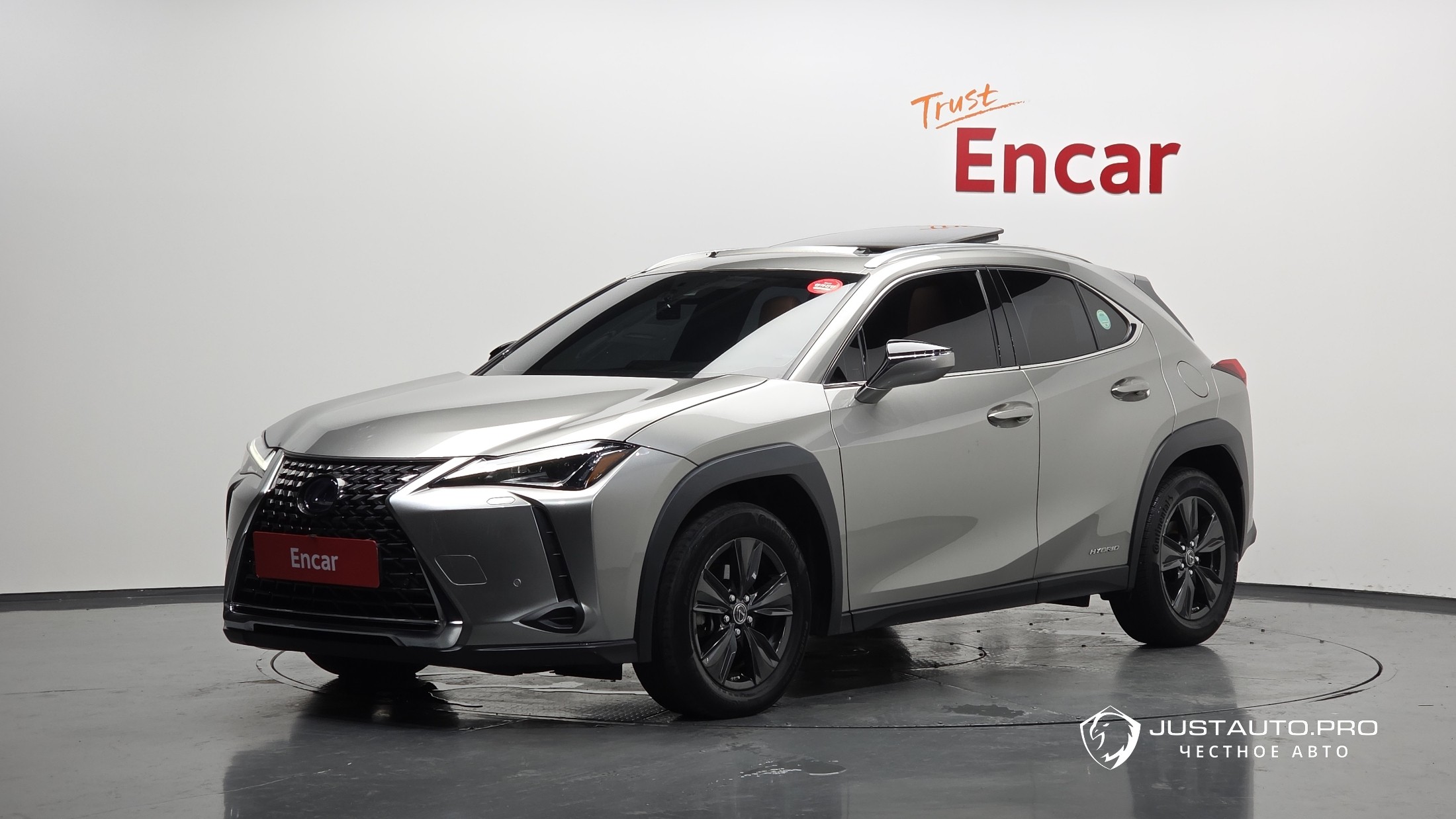 Автомобиль Lexus UX