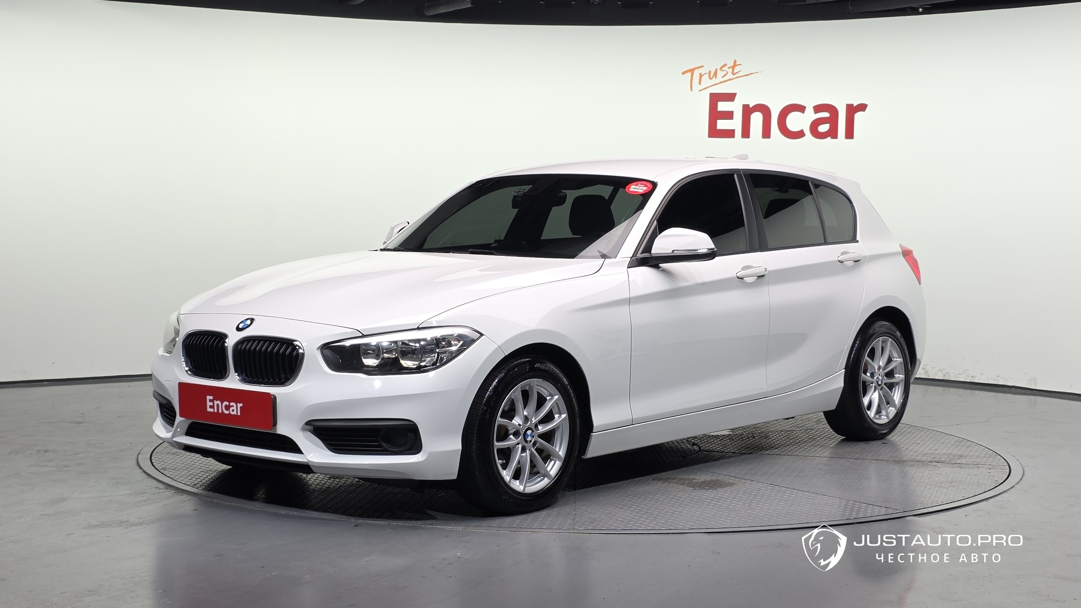 Автомобиль BMW 1-Series