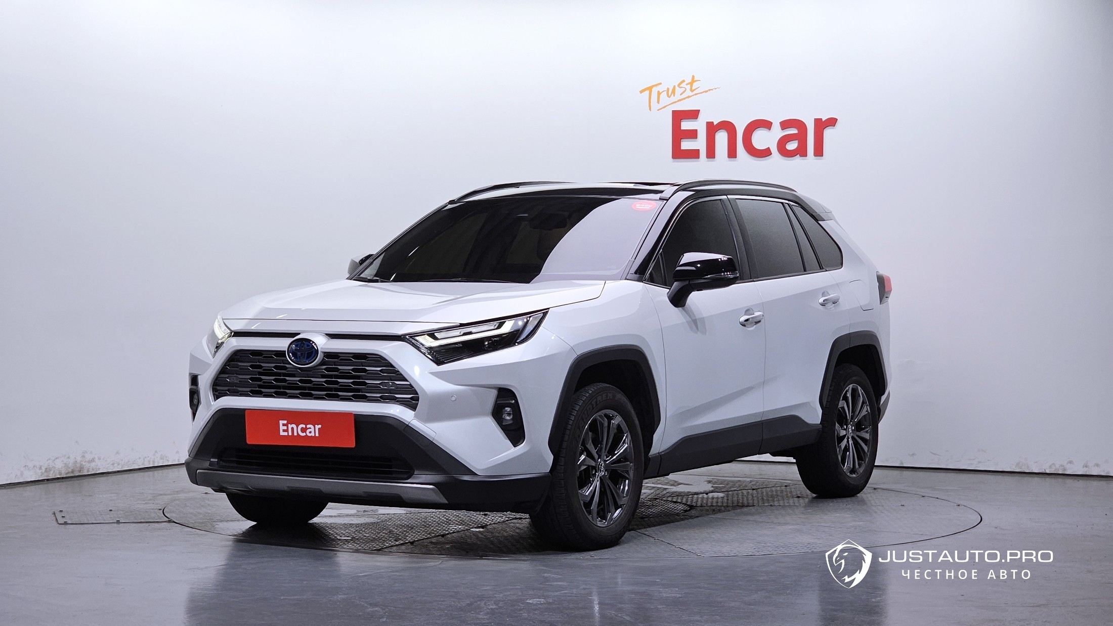 Автомобиль Toyota RAV4